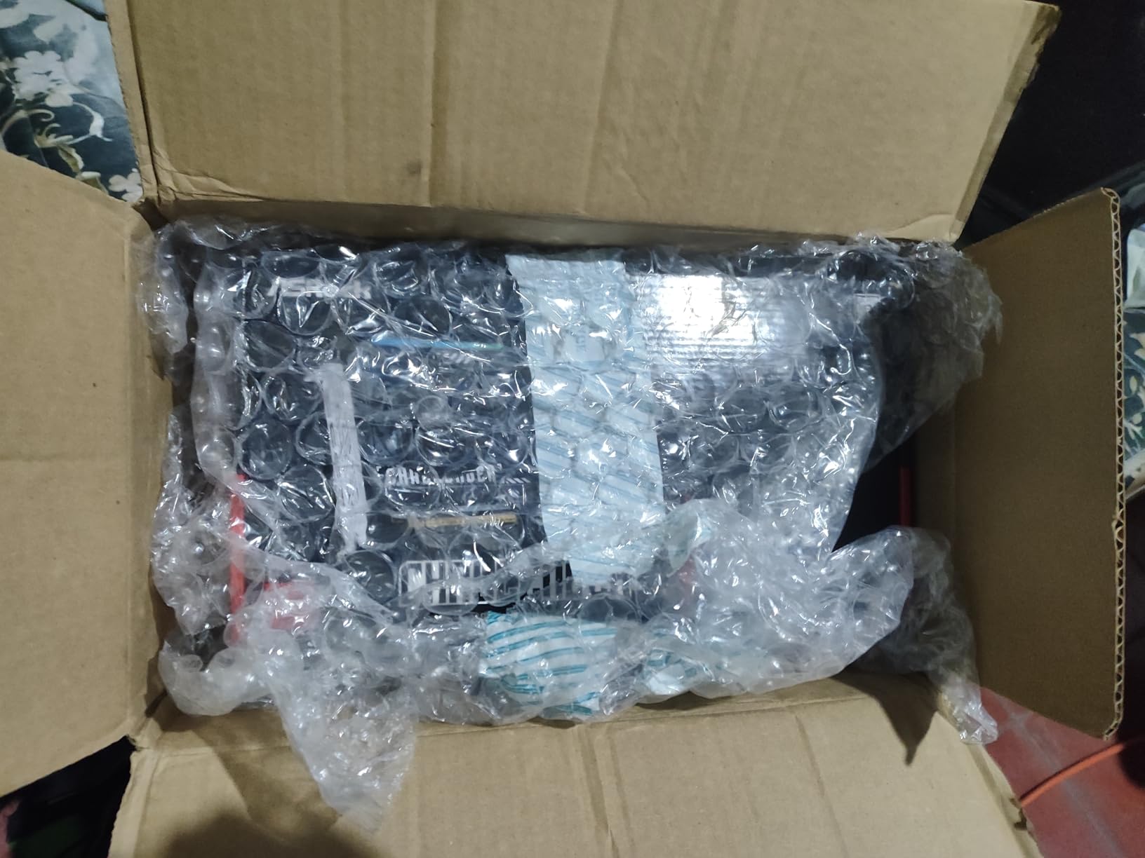 ASRock AMD Radeon RX 9070 XT Steel Legend 16GB White GPU 20Gbps GDDR6 256Bit (3rd Gen RT 2nd Gen AI Accelerators) PCIe5.0 800W 2x8-pin Triple Fan DP2.1a HDMI2.1b Graphics Card 2.9 Slot - Customer Photo 2