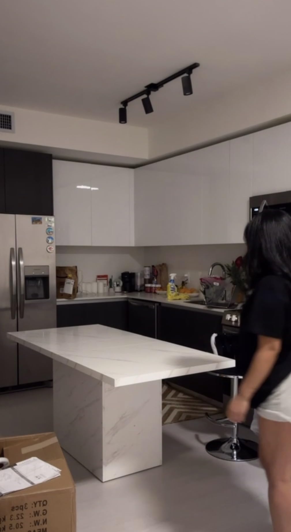 HSH Dining Table for 6 to 8, 71