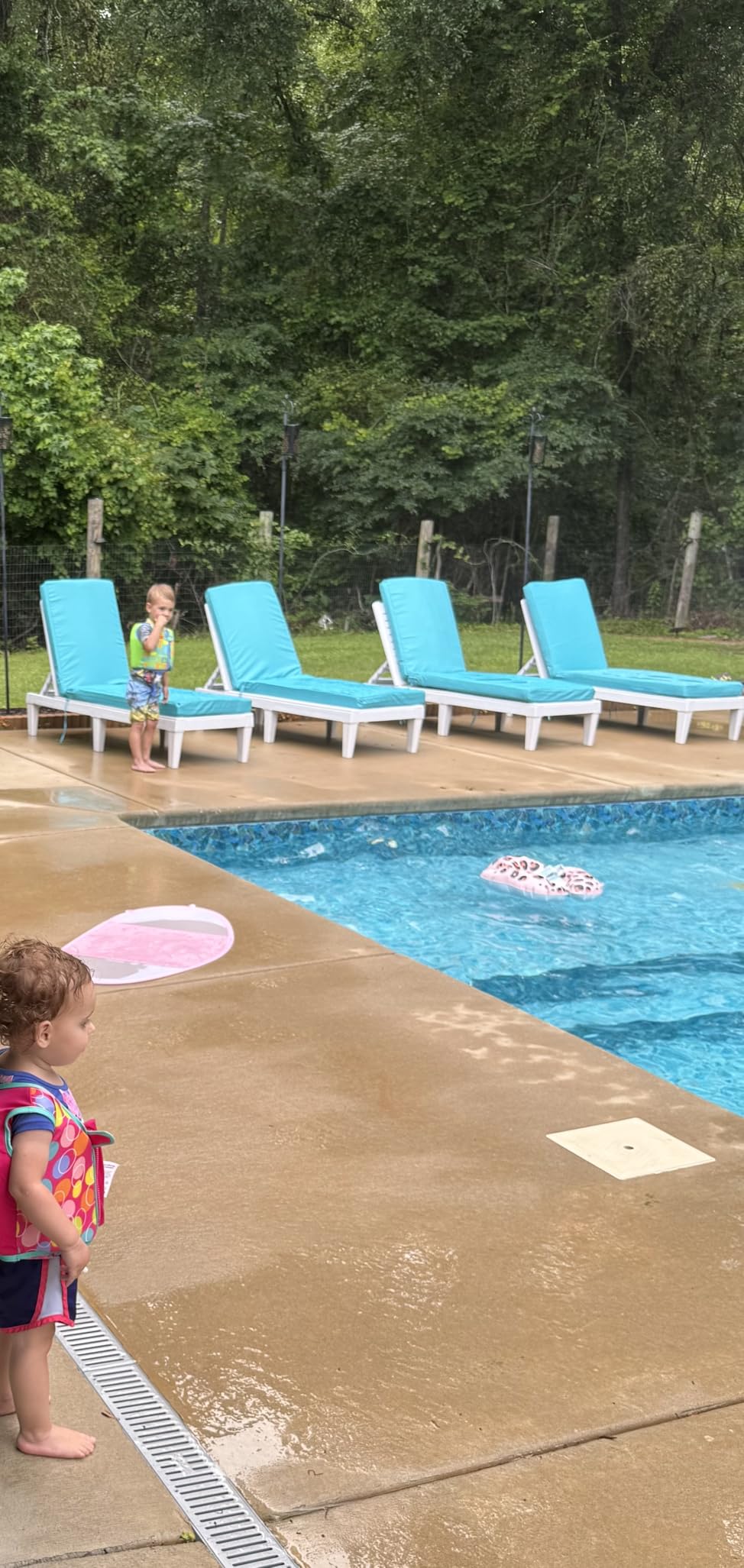 YITAHOME Outdoor Chaise Lounge Chair, Plastic Pool Chaise Lounge with Cushions & 5-Position Backrest, Easy Assembly & Waterproof for Patio & Poolside, Set of 2, Brown - Customer Photo 2