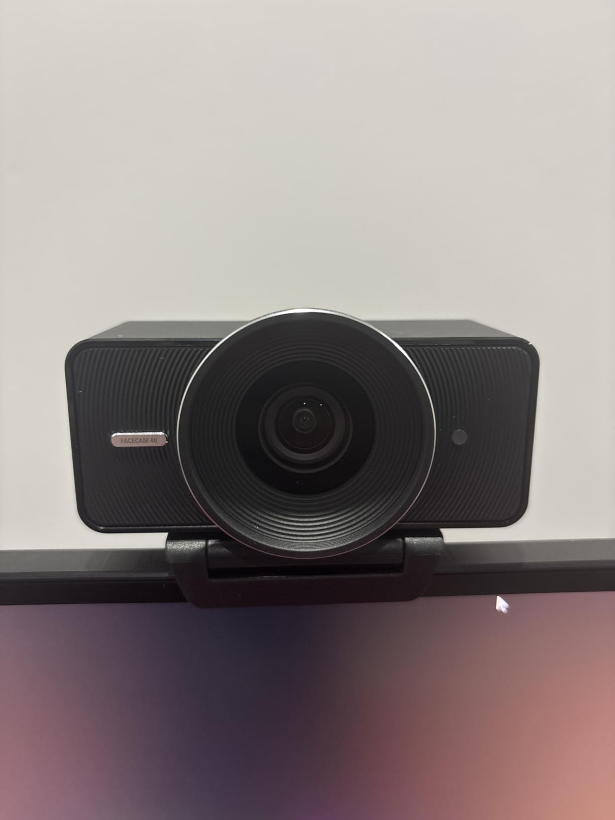 Elgato Facecam 4K - 4K60 Studio Webcam, DSLR-Like Control, Cinematic Effects, 49mm Lens Filters, HDR, Uncompressed Video customer photo 1