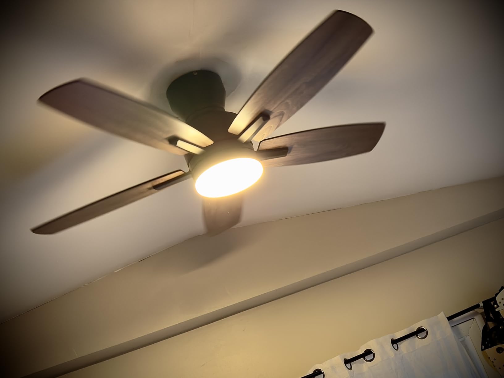 Ohniyou Ceiling Fans with Lights, 52'' Low Profile Ceiling Fan with Light and Remote/APP Control, Modern Flush Mount Ceiling Fan for Indoor Bedroom Living Room, Dimmable, Quiet DC Motor, Black customer photo 1