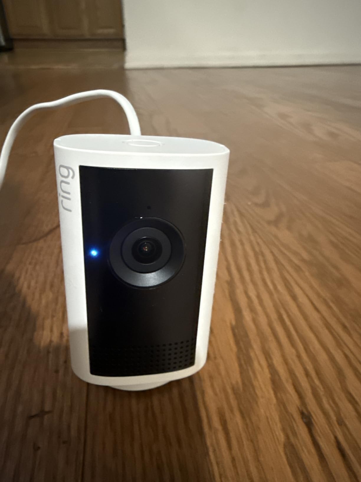 Ring Indoor Cam Plus (newest model), Home or business security, Retinal 2K for crisp, true-to-life video quality, 4x Enhanced Zoom, Low-Light Sight, White - Customer Photo 3