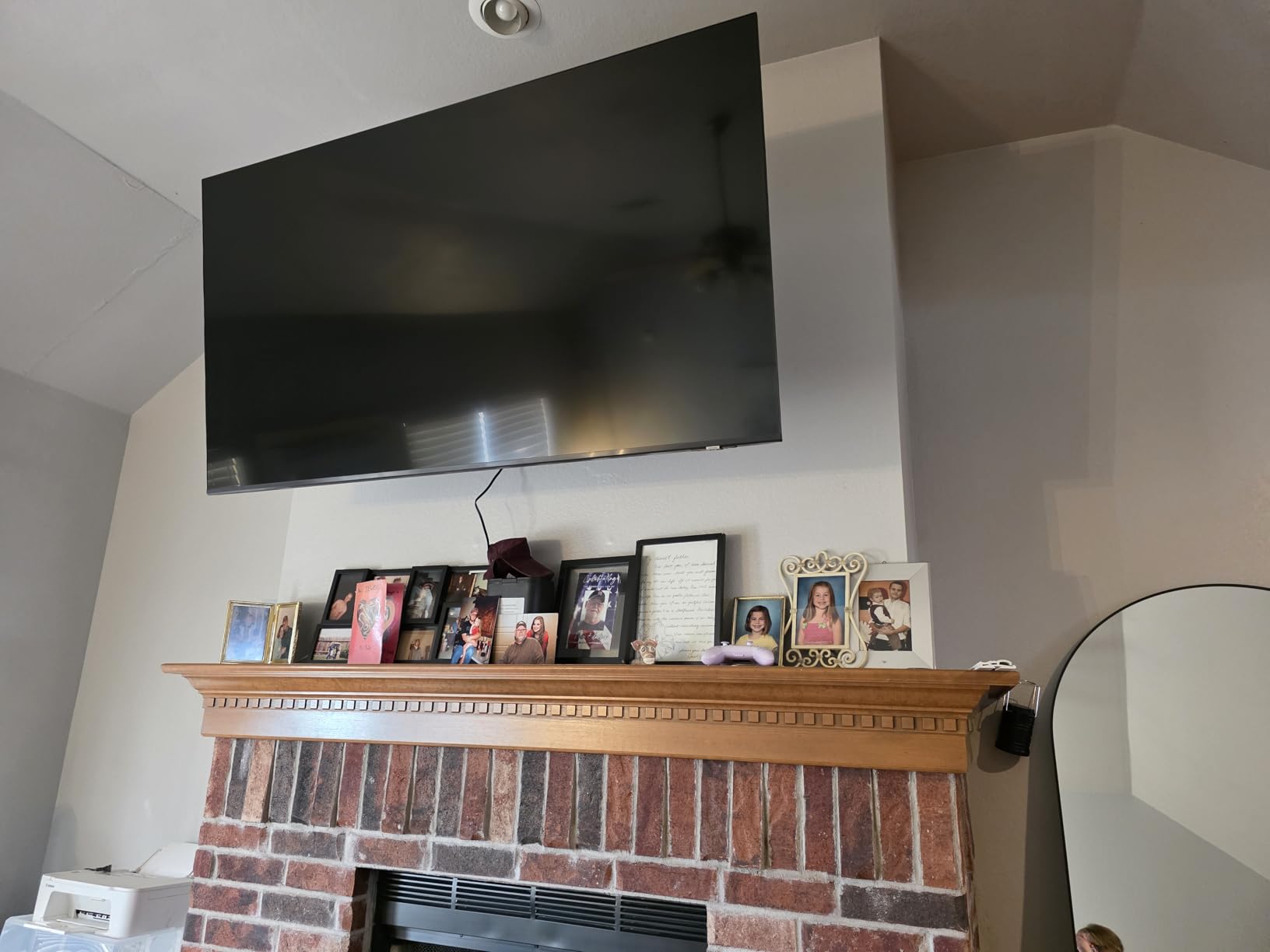 Samsung 55-Inch Class Crystal UHD U8000F 4K Smart TV (2025 Model) Endless Free Content, Crystal Processor 4K, MetalStream Design, Knox Security, Compatible with Alexa - Customer Photo 1