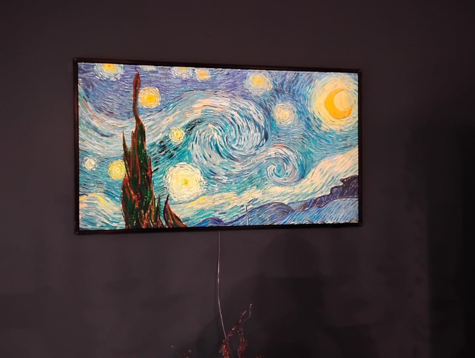 Samsung 55-Inch Class The Frame LS03F 4K QLED Smart TV (2025 Model) Slim Fit Wall Mount, Modern Frame Design, NQ4 AI Gen2 Processor, Art Mode, Artful Picture Quality, Samsung Vision AI, Alexa Built-in - Customer Photo 2