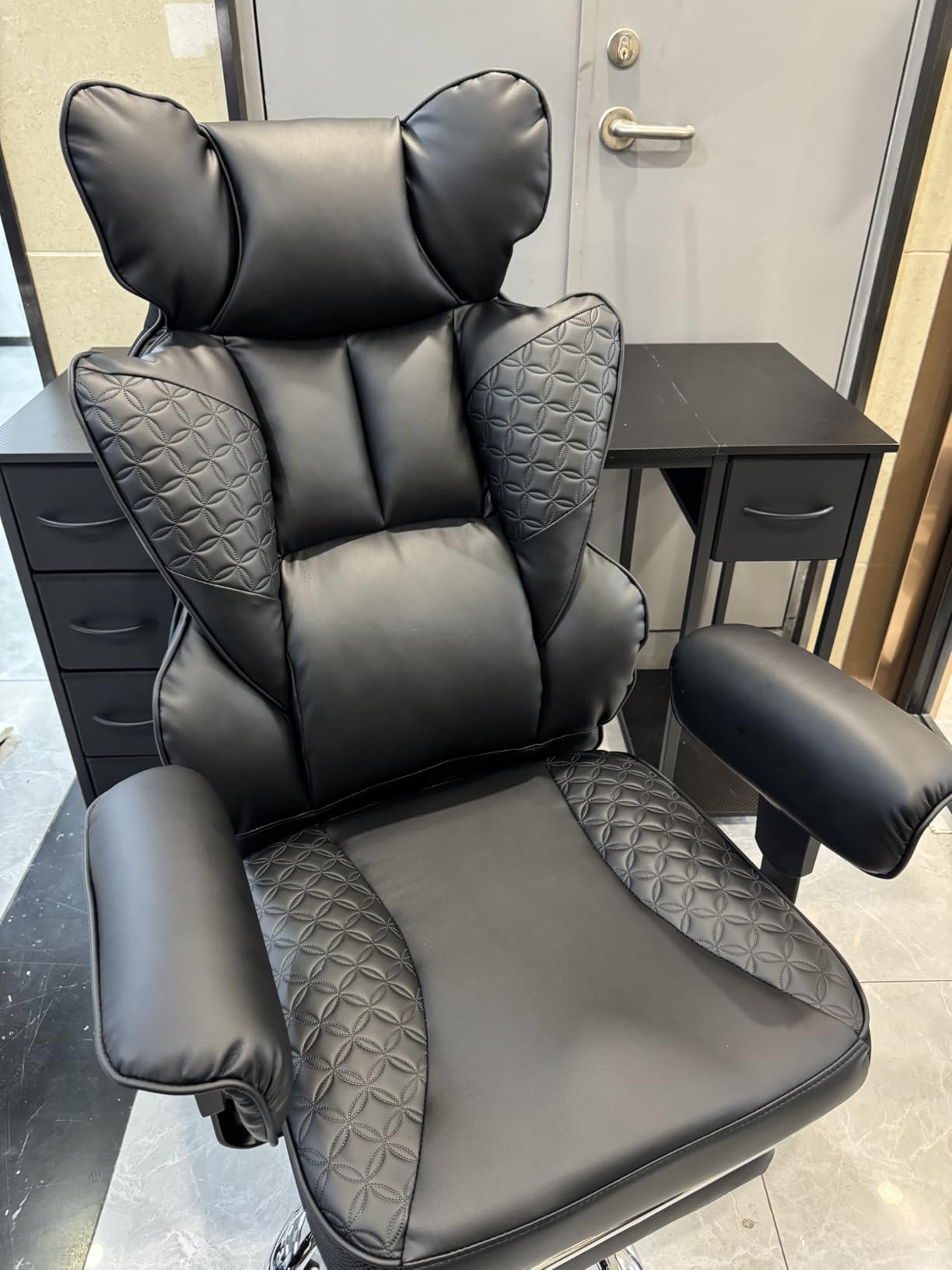 GTRACING Big and Tall Gaming Chair 400lbs Heavy Duty Office Chair with Foot Rest & Ergonomic Pocket Spring Lumbar Support, High Back 3D Saddle Shaped Cushion for Back Pain Relief, Matte-Black - Customer Photo 2