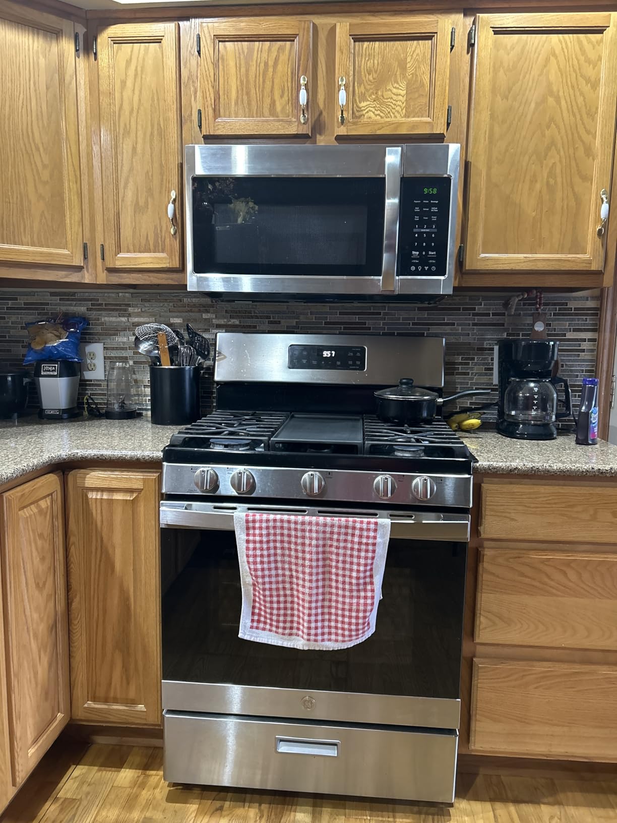 BLACK+DECKER Over the Range Microwave Oven with Vent and One-Touch Auto Cooking, 1.7 cu. ft. OTR Over Stove Microwave, Stainless Steel, 1000 Watts, EM044K6CE-SS - Customer Photo 1