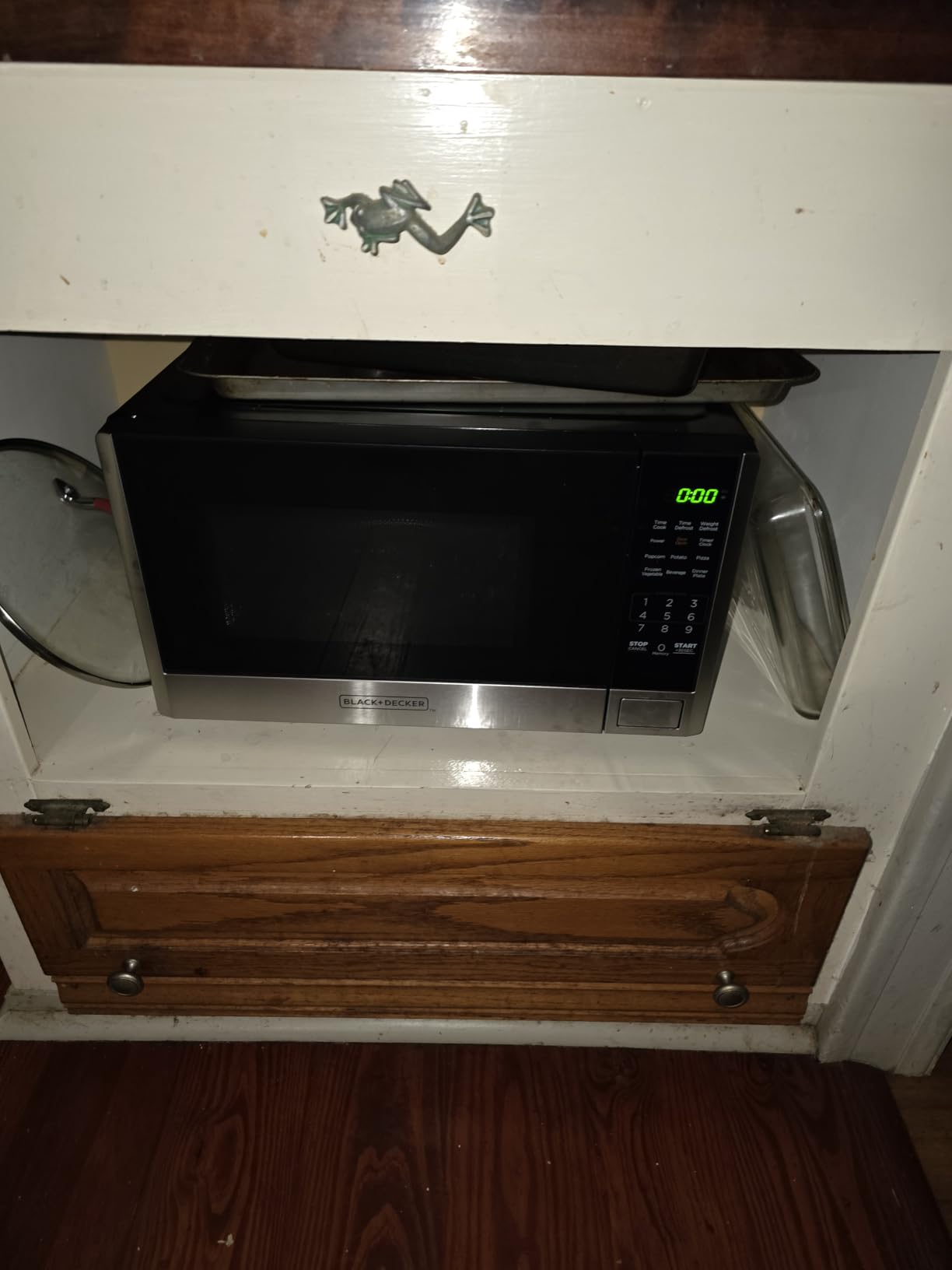 BLACK+DECKER Over the Range Microwave Oven with Vent and One-Touch Auto Cooking, 1.7 cu. ft. OTR Over Stove Microwave, Stainless Steel, 1000 Watts, EM044K6CE-SS - Customer Photo 2