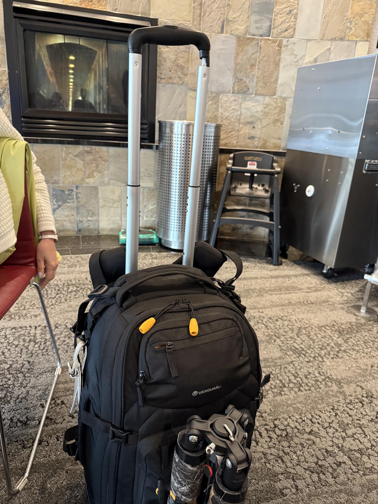 VANGUARD ALTA FLY 55T G2 DSLR Camera Backpack, 8 Wheel Spinner/Trolley, Black - Customer Photo 3