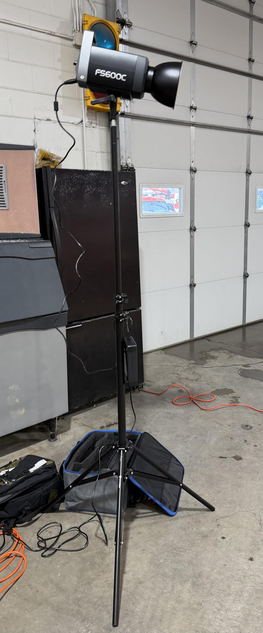 NEEWER 80W LED Video Light with 72Wh Battery/100W PD Fast Charging APP/2.4G Control Portable Bi Color Mini COB Studio Continuous Output Lighting 26500lx/1m 2700-6500K Dimmable CRI95+ 13 Scenes, HB80B - Customer Photo 1