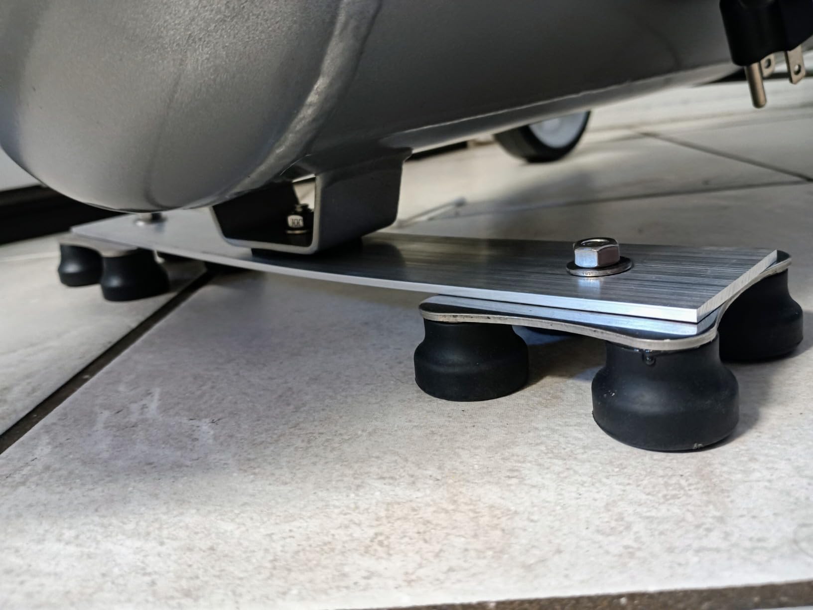 California Air Tools CAT-4710W 1.0 HP Quiet and Oil-Free Air Compressor with Wheels, 4.7 Gallon Steel Tank, 75 dBA Noise Level, Lightweight - Customer Photo 2