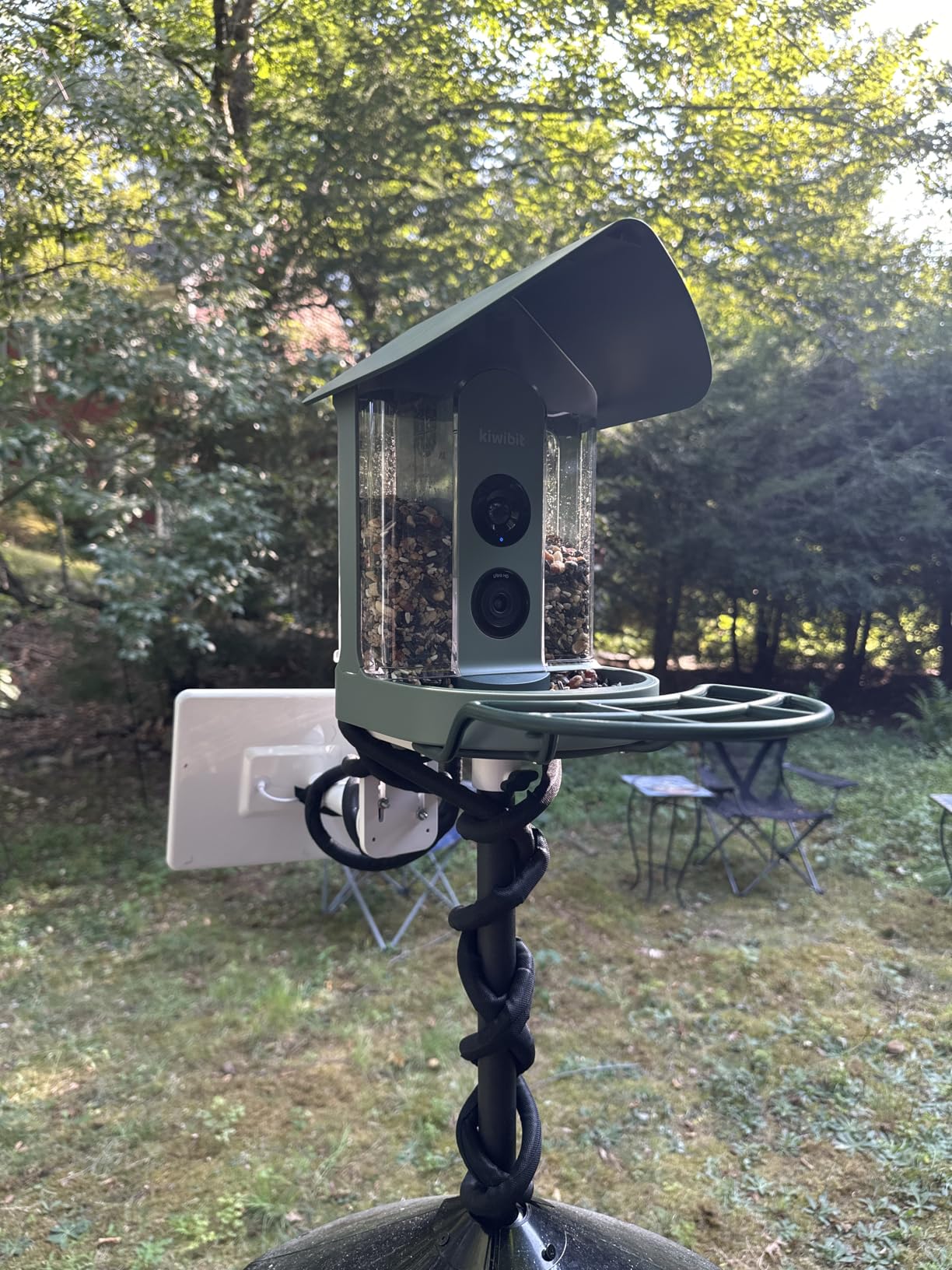 Beako Smart Bird Feeder with 4K Camera Solar Powered for Outdoors - UHD Live Stream for Birdwatching, AI Identification 10,000+ Bird Species, Real-Time Motion Detection, Ideal Gift for BirdLovers customer photo 2