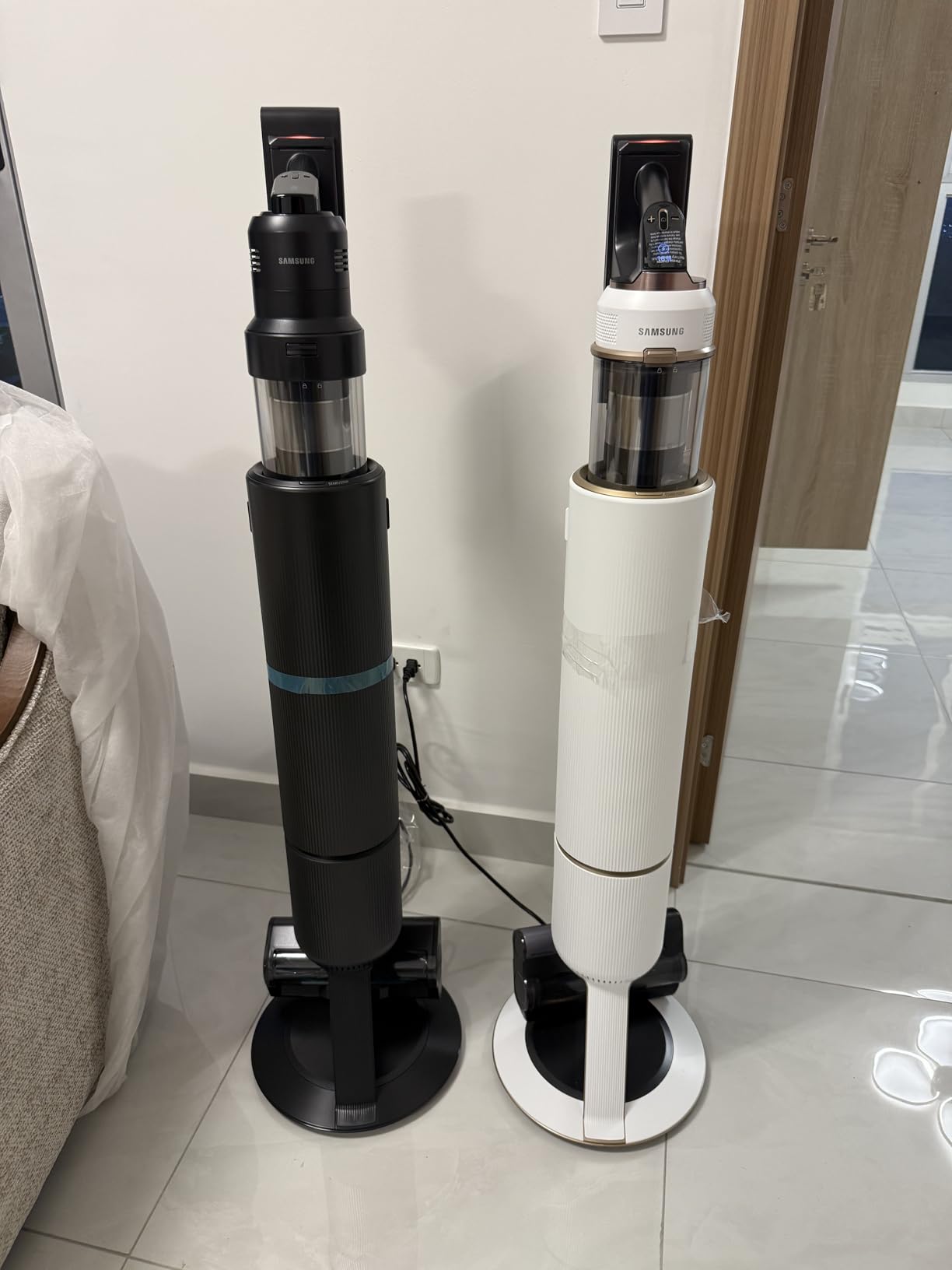Samsung Bespoke AI Jet Ultra Cordless Stick Vacuum with All-in-One Clean Station, 400AW Powerful Suction, Long Battery Life, Anti-Tangle Pet Tool, 2025, Satin Black, VS90F40DMK/AA - Customer Photo 2