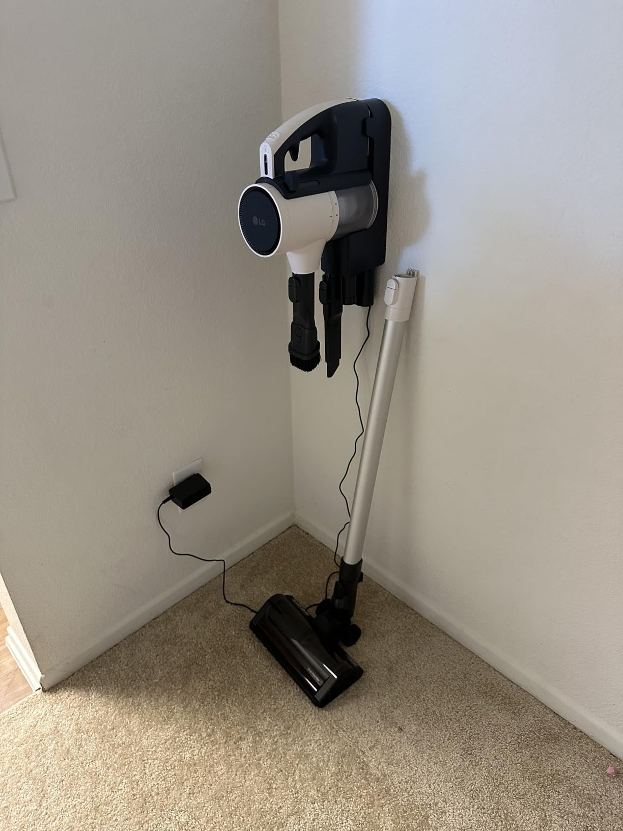 LG Cordzero Q3 Cordless Stick Vacuum Cleaner with Auto Multi-Surface Detect Dual Floor Max Lite Nozzle, Beige Color - Customer Photo 1