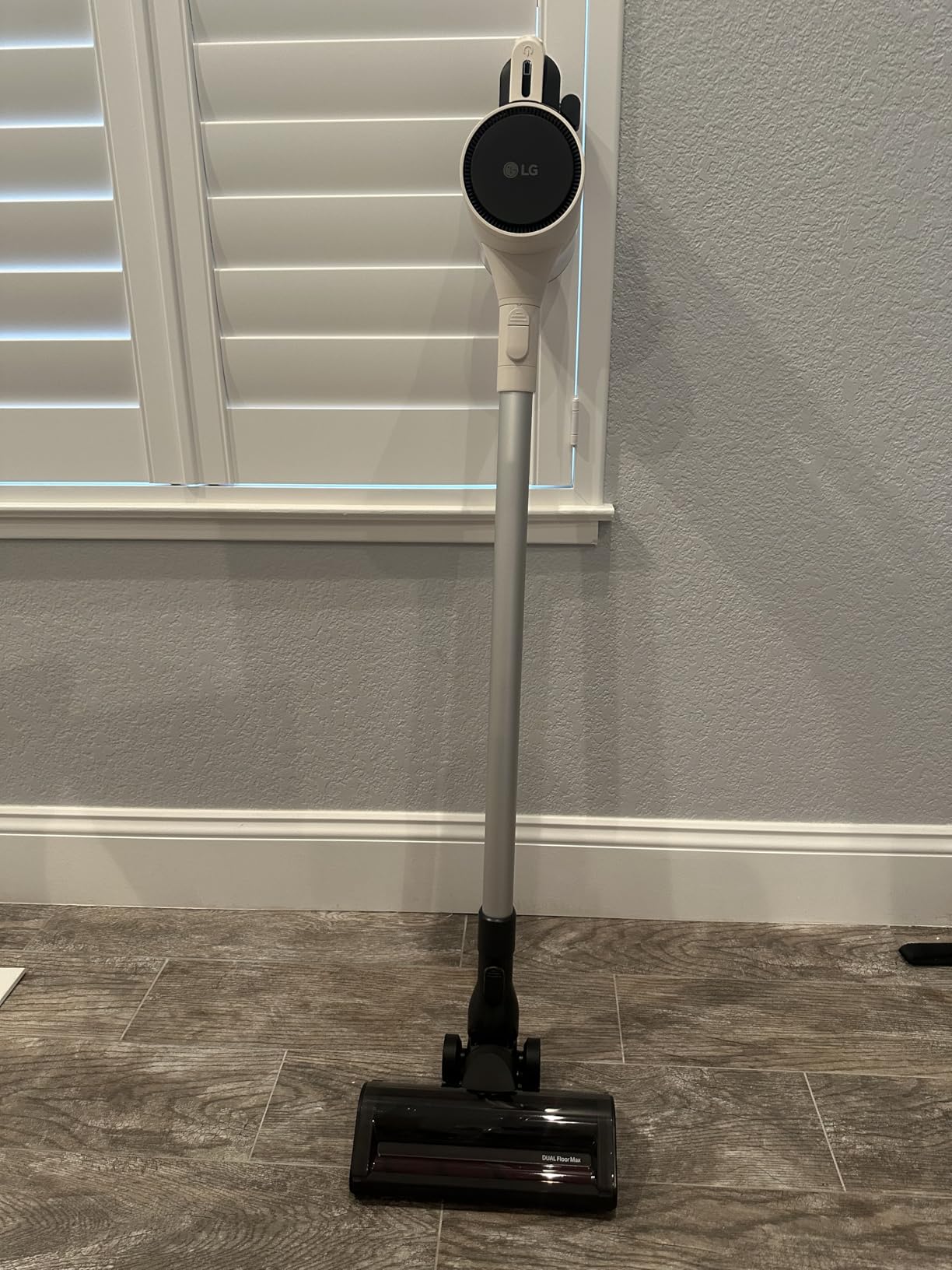 LG Cordzero Q3 Cordless Stick Vacuum Cleaner with Auto Multi-Surface Detect Dual Floor Max Lite Nozzle, Beige Color - Customer Photo 2