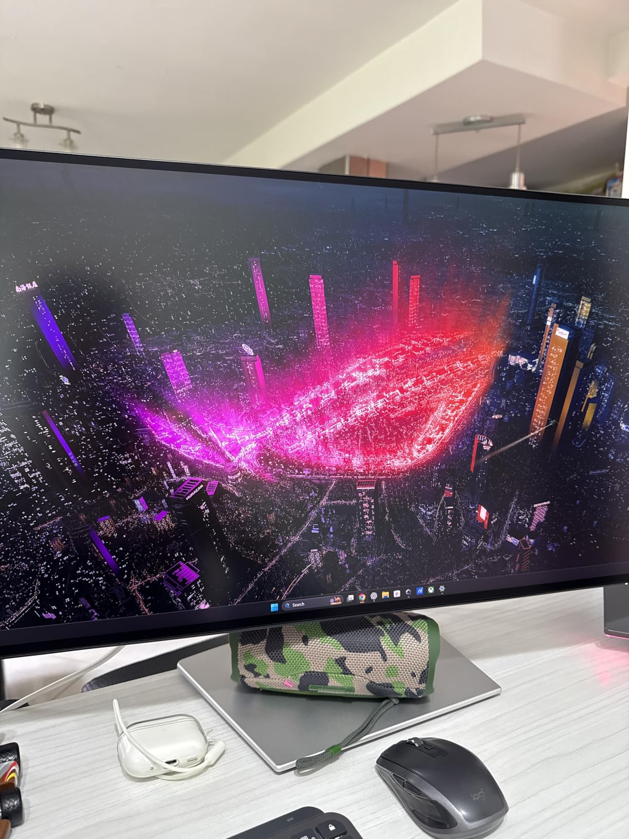 Dell UltraSharp U2725QE 27 Inch 4K UHD IPS Black Monitor with 120Hz and Thunderbolt 4 customer photo 1