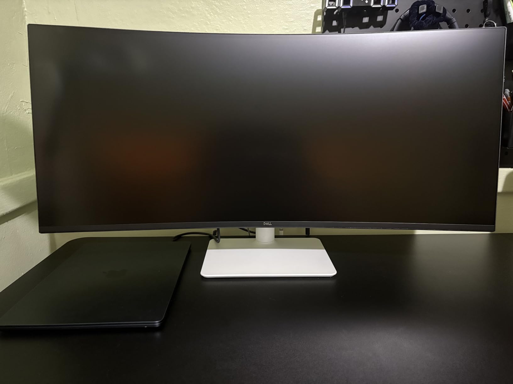 Dell 32 Plus 4K Monitor - S3225QS - 31.5-inch 4K (3840 x 2160) up to 120Hz 16:9 Display, VA Panel, AMD FreeSync Premium, 99% sRGB, 95% DCI-P3, 1500:1 Contrast Ratio, Comfortview Plus - Ash White - Customer Photo 2