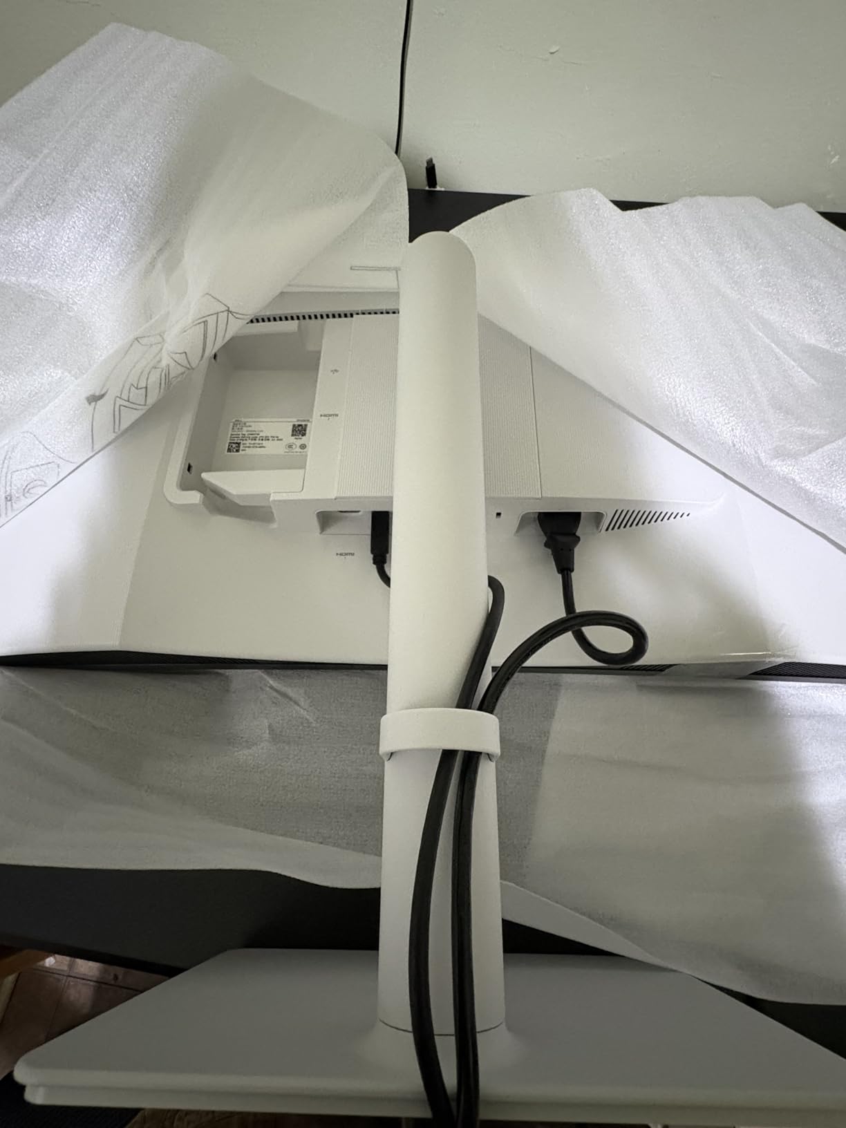 Dell 27 Plus 4K USB-C Monitor - S2725QC - 27-inch 4K (3840 x 2160) 120Hz 16:9 Display, AMD FreeSync Premium, sRGB 99%, Integrated Speakers, 1500:1 Contrast Ratio, Comfortview Plus - Ash White - Customer Photo 2