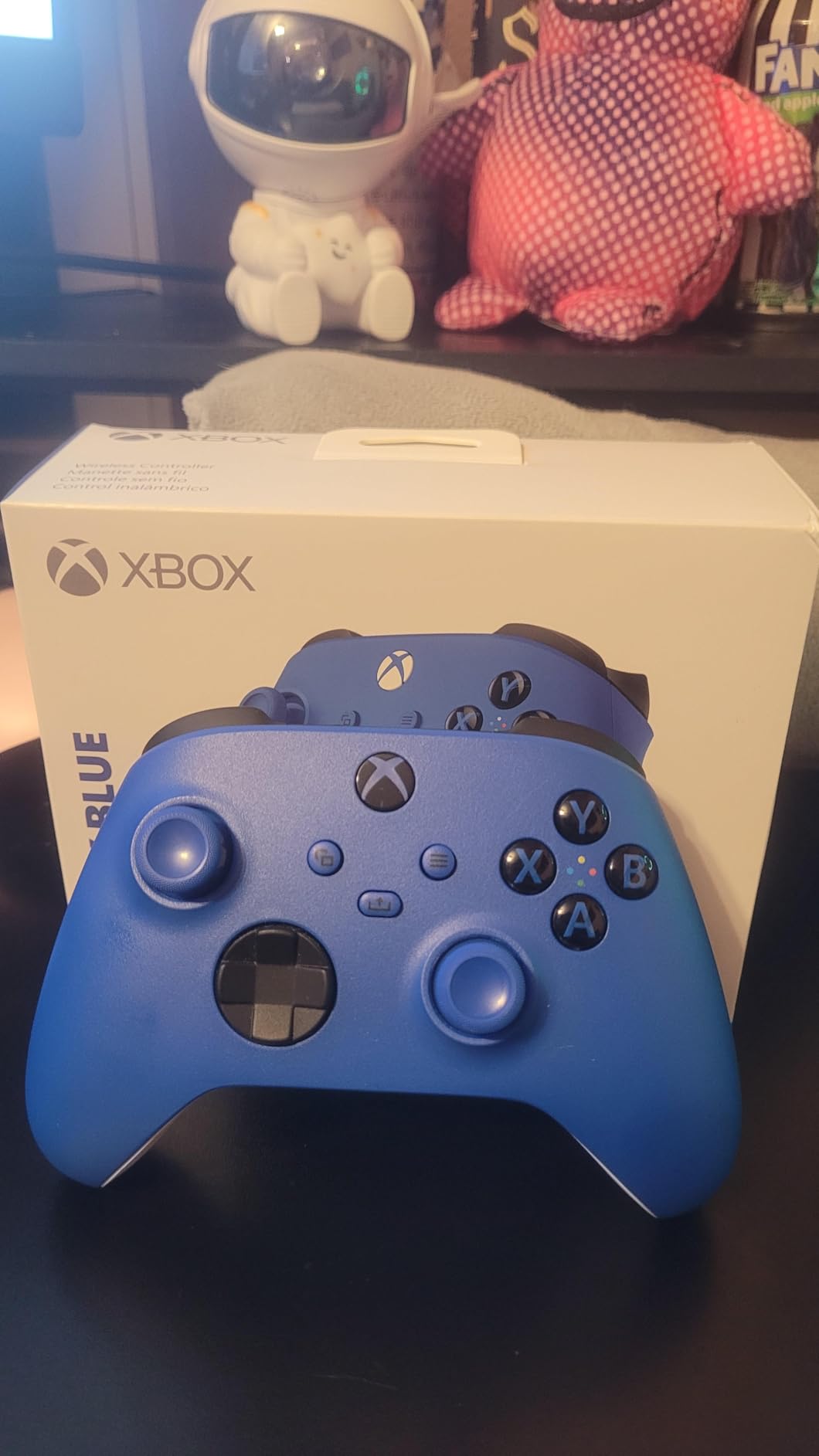 Xbox Wireless Gaming Controller (2025) – Pulse Red – Play on Xbox, Windows, Android, iOS, FireTV Sticks, Smart TVs, VR Headsets - Customer Photo 1