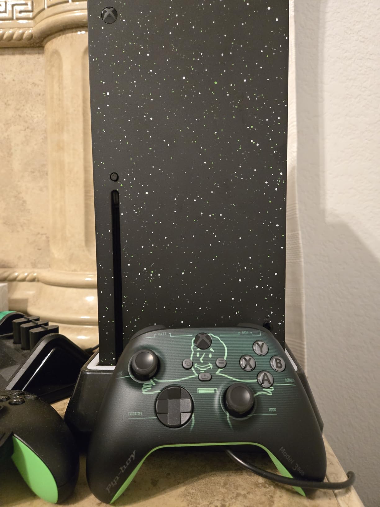 Xbox Wireless Gaming Controller (2025) – Pulse Red – Play on Xbox, Windows, Android, iOS, FireTV Sticks, Smart TVs, VR Headsets - Customer Photo 2