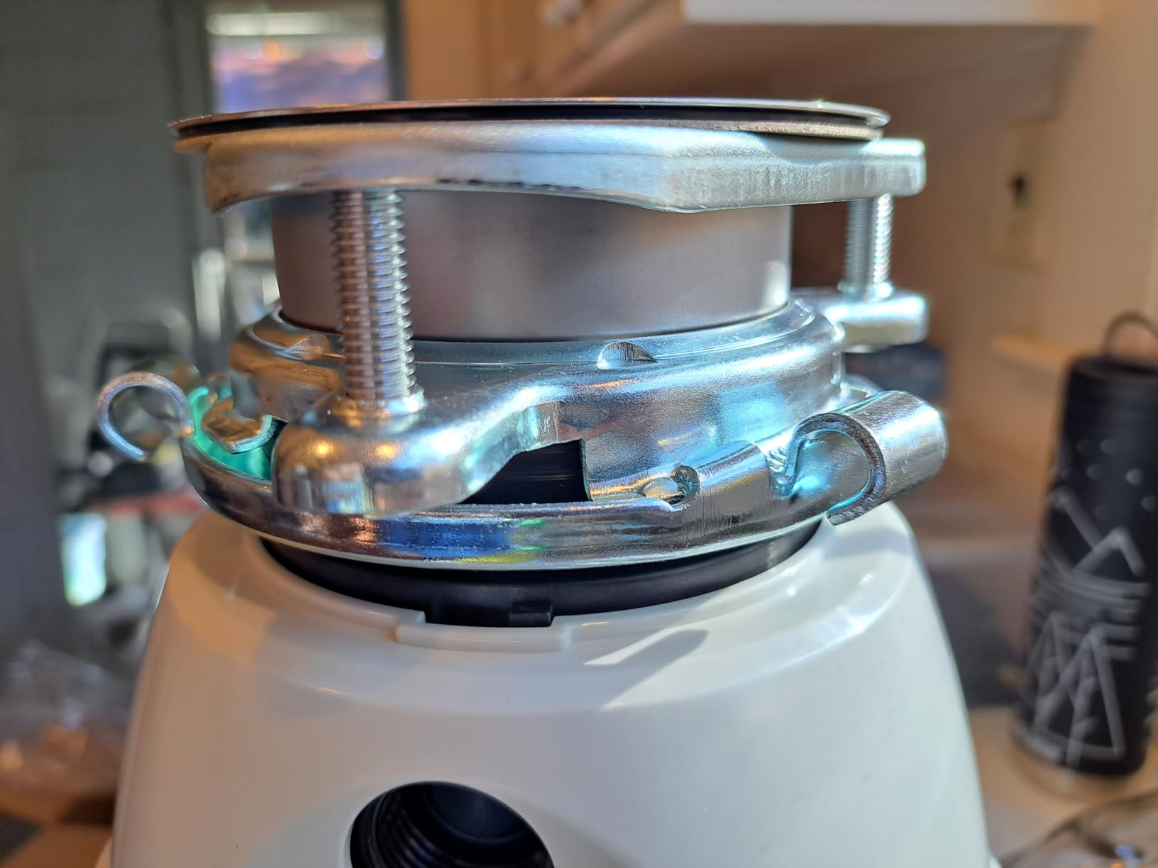 KRAUS WasteGuard 1 HP Continuous Feed Garbage Disposal with Ultra-Quiet Motor for Kitchen Sink with Power Cord and Flange Included, KWD201-100MCG - Customer Photo 2