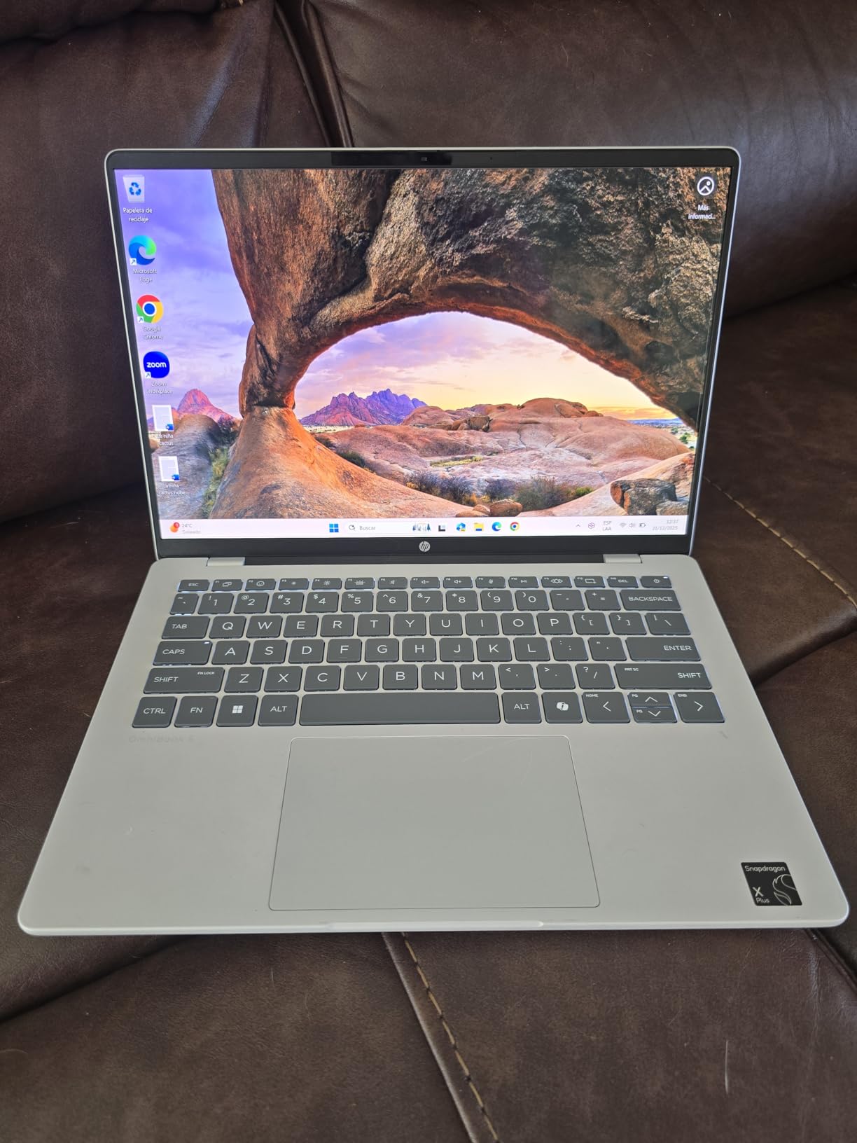 HP OmniBook 5 14 inch Next Gen AI PC, OLED Display, Snapdragon X Plus X1P-42-100, 16 GB RAM, 1 TB SSD, Qualcomm Adreno GPU, Windows 11 Home, Copilot+ PC, Glacier Silver, 14-he0099nr - Customer Photo 2