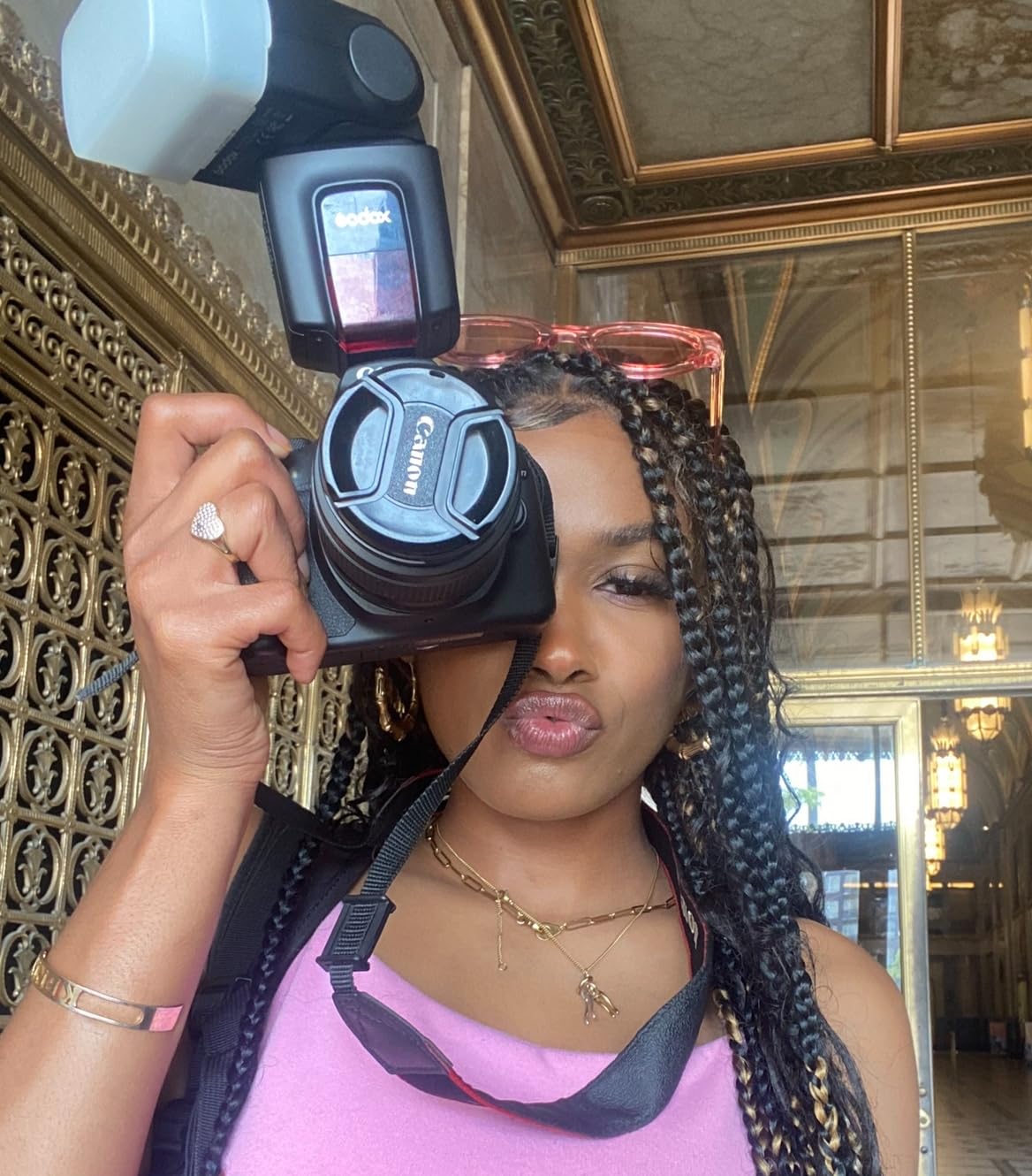 Godox TT520III Universal Bounce Flash Kit with Diffuser for Canon, Nikon, Sony, Fuji, Olympus Single-Contact Hot Shoe Cameras, 433MHz Wireless Speedlite, GN33, 400 Flashes, S1/S2 Optical Slave Modes customer photo 2