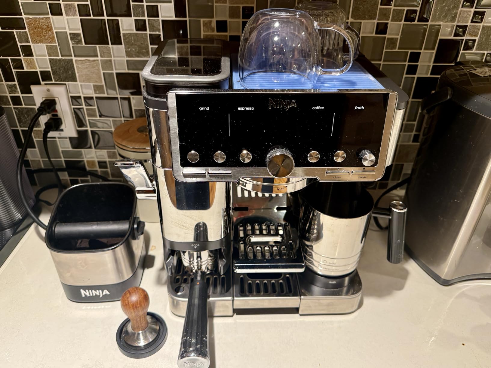 Ninja Luxe Café Pro Series, Espresso Machine, Drip Coffee, Cold Brew, Hot Water, Integrated Tamper, Built-in Grinder, Hands-Free Frother for Cappuccinos, Lattes, Americanos, Dairy or Non-Dairy, ES701 - Customer Photo 2