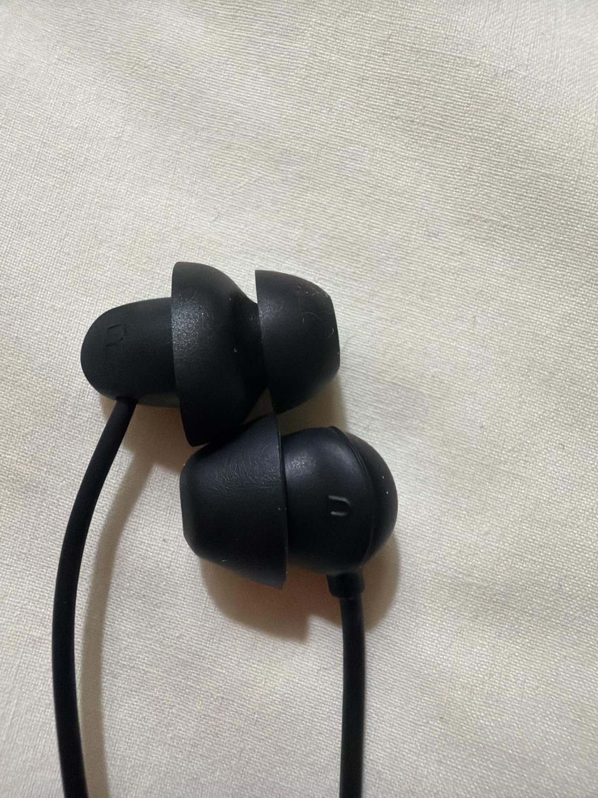 Hearprotek Sleep Earbuds, 3.5mm Lightweight Soft Noise Reduction Earbuds Wired with Mic and Volume Control - Customer Photo 2