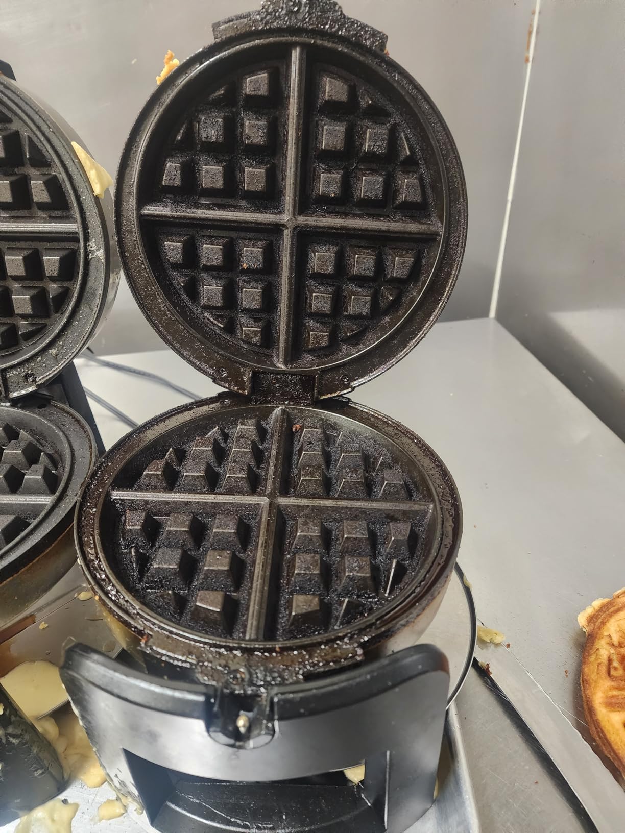 Cuisinart Round Flip Belgian Waffle Maker, Black/Silver, 1 inch thick, WAF-F30NAS - Customer Photo 2