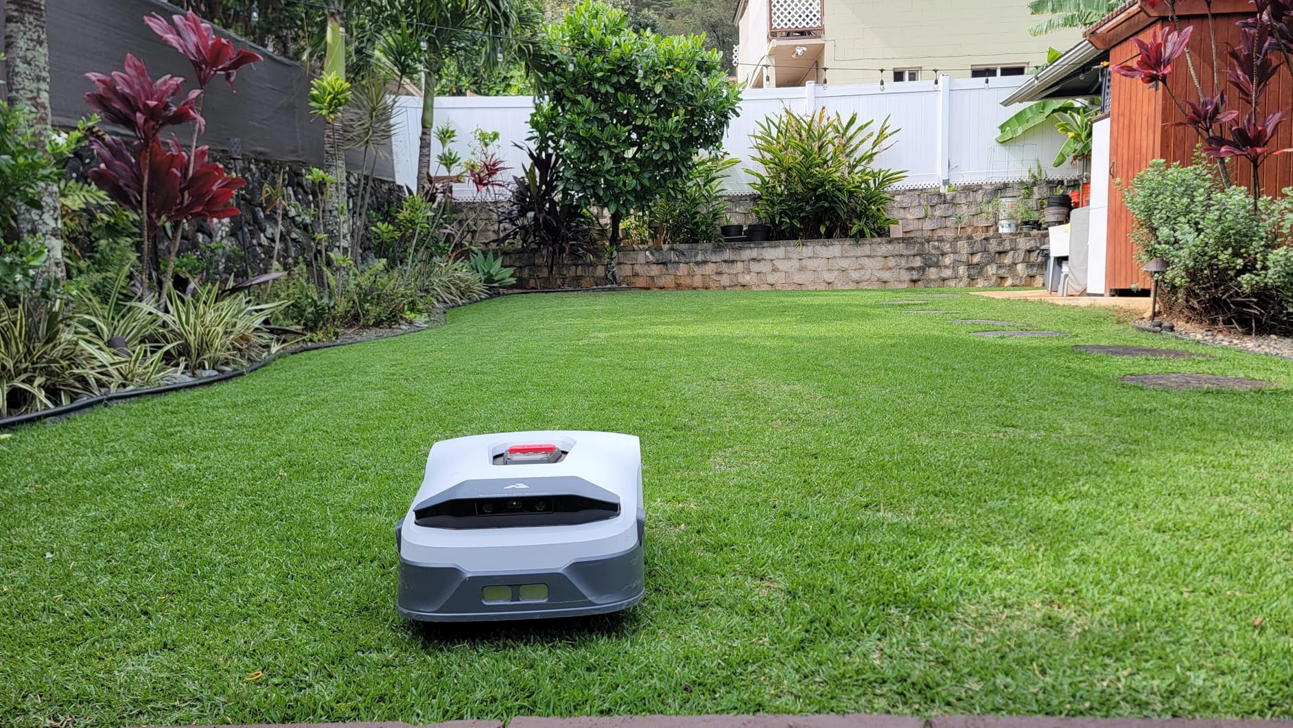 ANTHBOT Genie600 Robot Lawn Mower - NO Wire, Full Band RTK+4-Eye Vision Robotic Lawnmower for 1/4 Acre, Auto Mapping, Multi-Zone Management, Accurate Obstacle Avoidance, Intelligent Path Planning - Customer Photo 2
