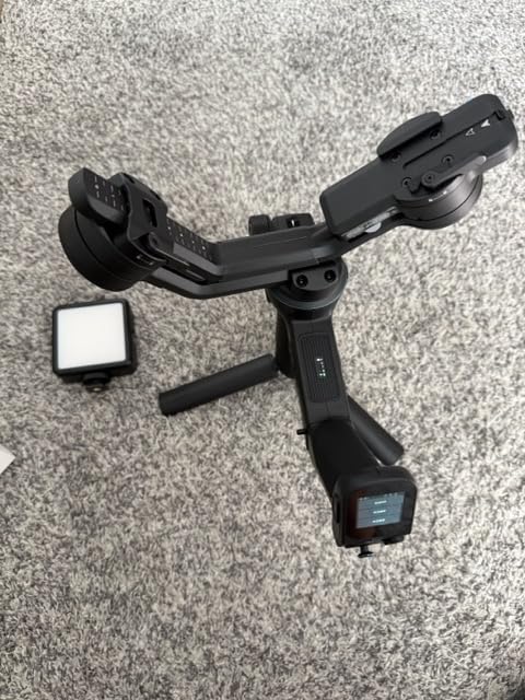 FeiyuTech SCORP 3 KIT Gimbal Stabilizer for DSLR and Mirrorless Camera,Built-in AI Tracking,Detachable Handle,3-Axis Gimbal for Sony/Canon/Nikon/Fujifilm, Max 7.721lbs,Touch Screen with Case - Customer Photo 1