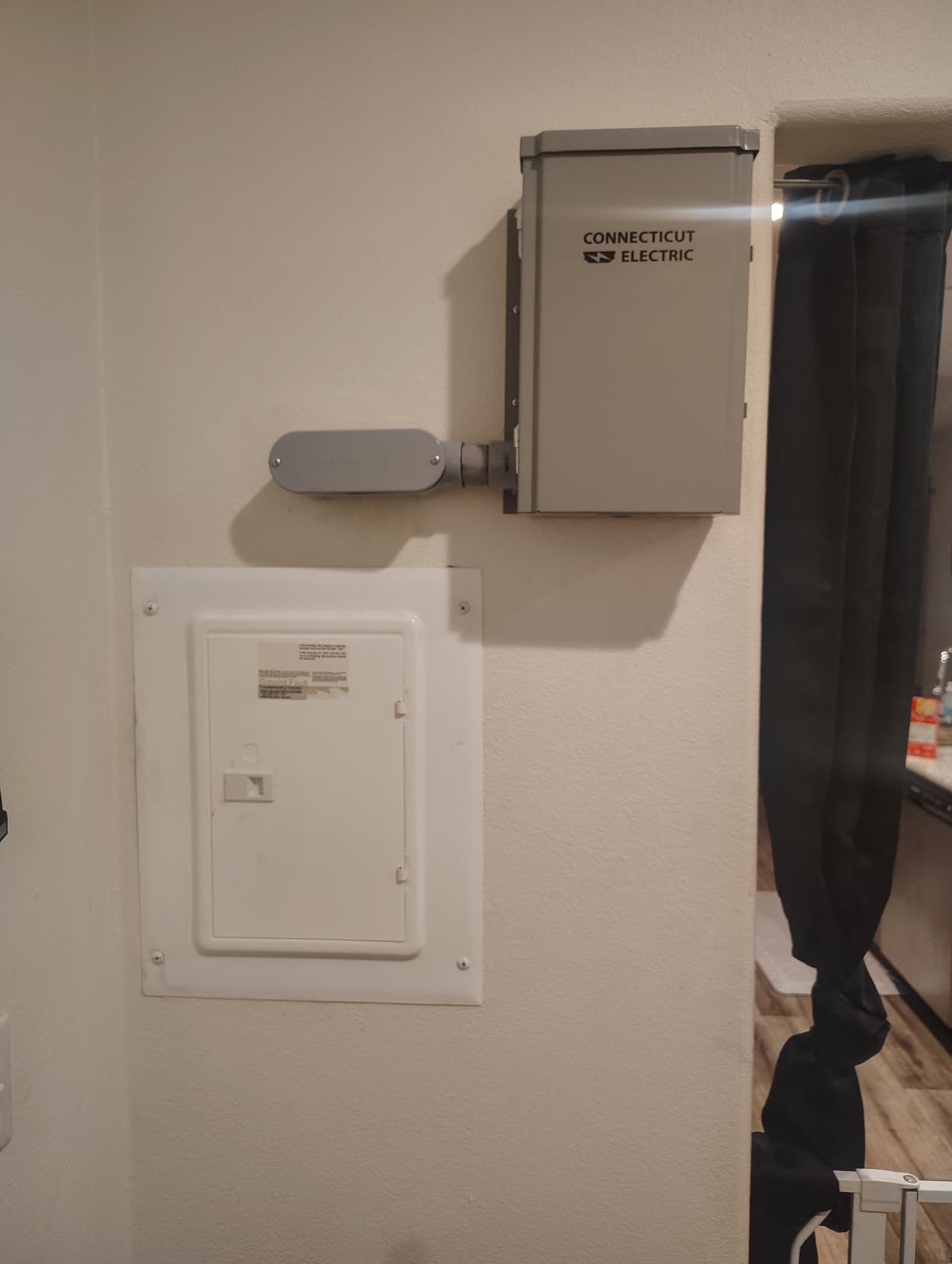 Connecticut Electric EmerGen Transfer Switch, 30 Amp 10-Circuit, 10 ft Cord, 7,500 W - Service Kit w/ 2 Extra Rocker Switches - Customer Photo 2