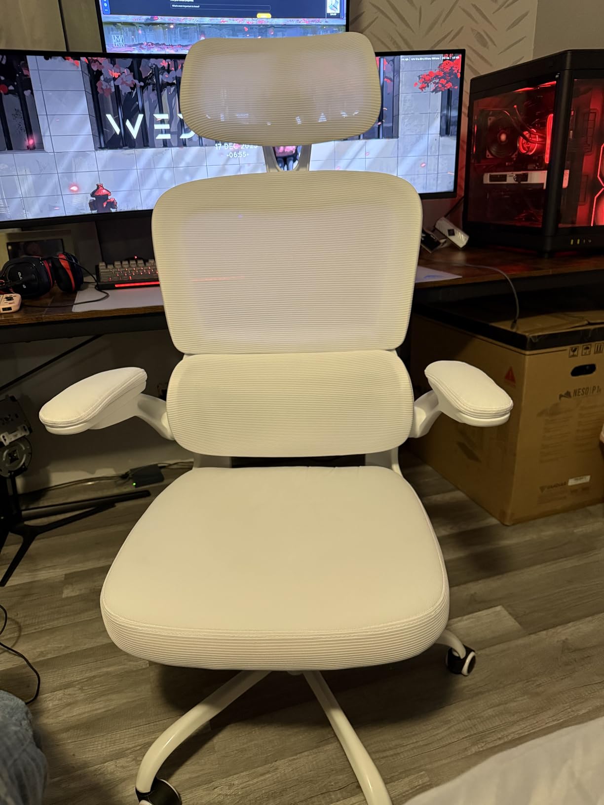 TRALT Ergonomic Office Chair - Desk Chair with Adjustable Headrest Lumbar Support Computer Chair - Mesh Comfy Chair with Flip-up Armrests - Gaming Chairs for Adults Home Office (Leather, White) - Customer Photo 1