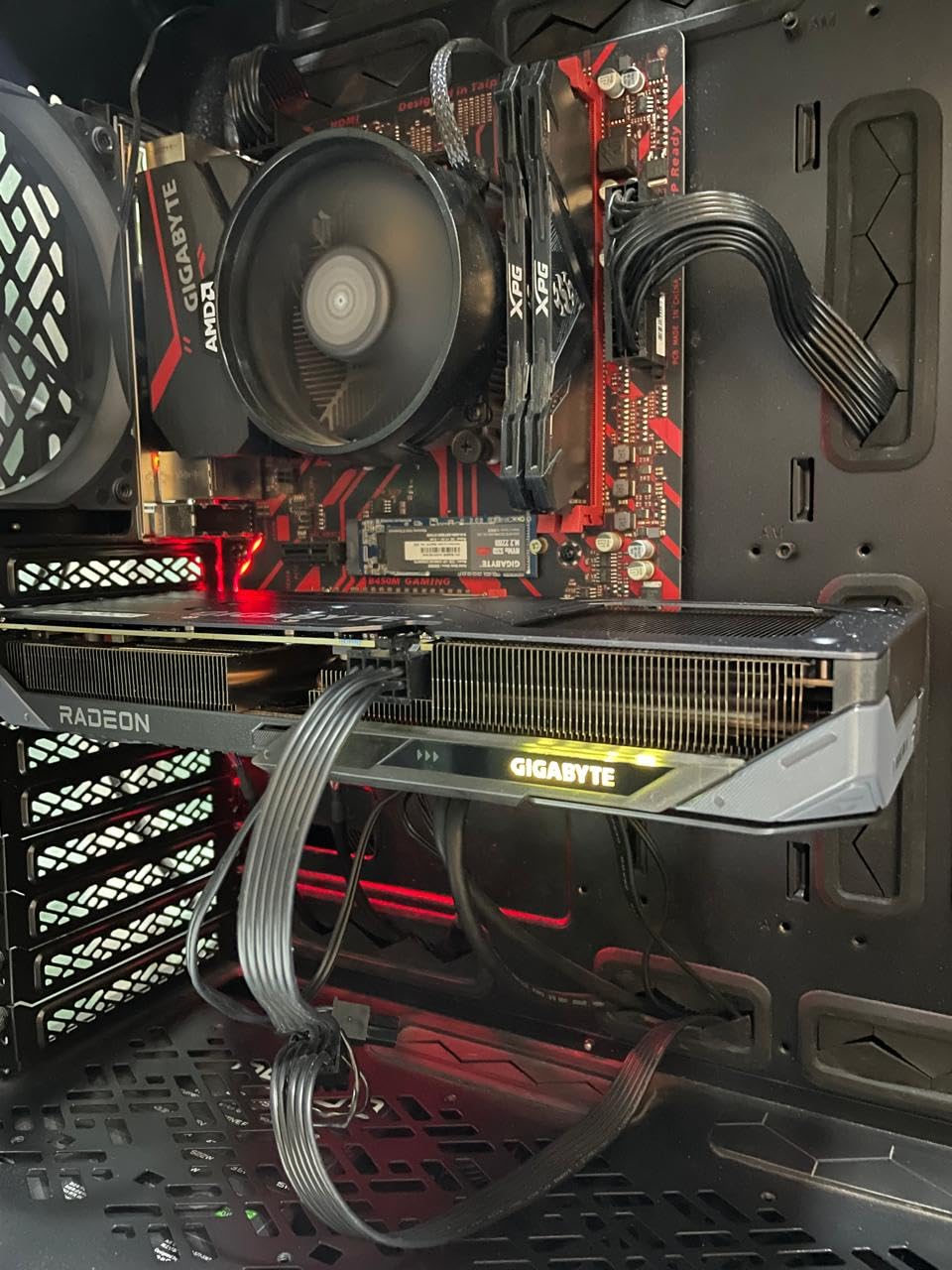 GIGABYTE Radeon RX 9060 XT Gaming OC 8G Graphics Card, PCIe 5.0, 8GB GDDR6, GV-R9060XTGAMING OC-8GD Video Card - Customer Photo 1