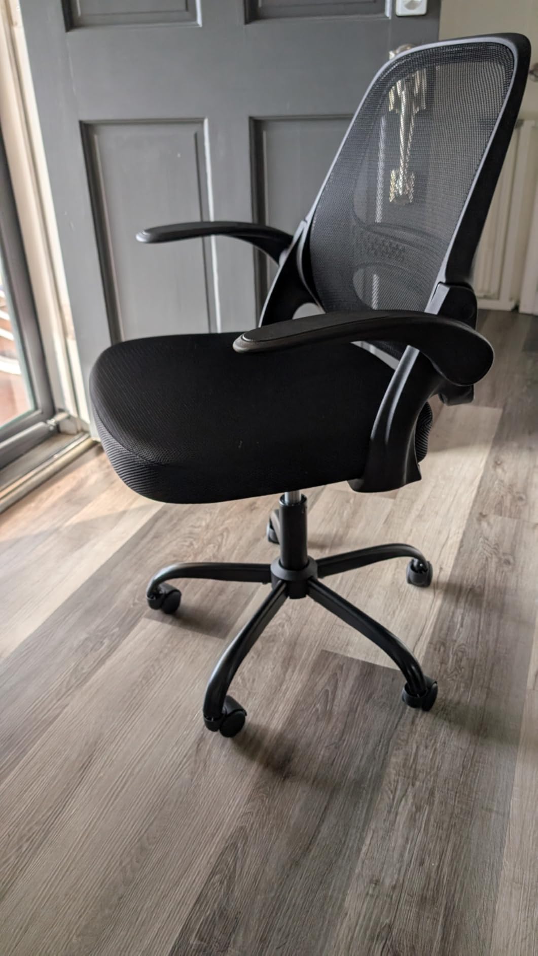 amseatec Ergonomic Mesh Office Chair for Home Office, Flip-Up Arms, Breathable Mesh Back & Thick Seat Cushion, Swivel Rolling Computer Desk Chair, BIFMA Certified, Supports 300 lbs - Customer Photo 1