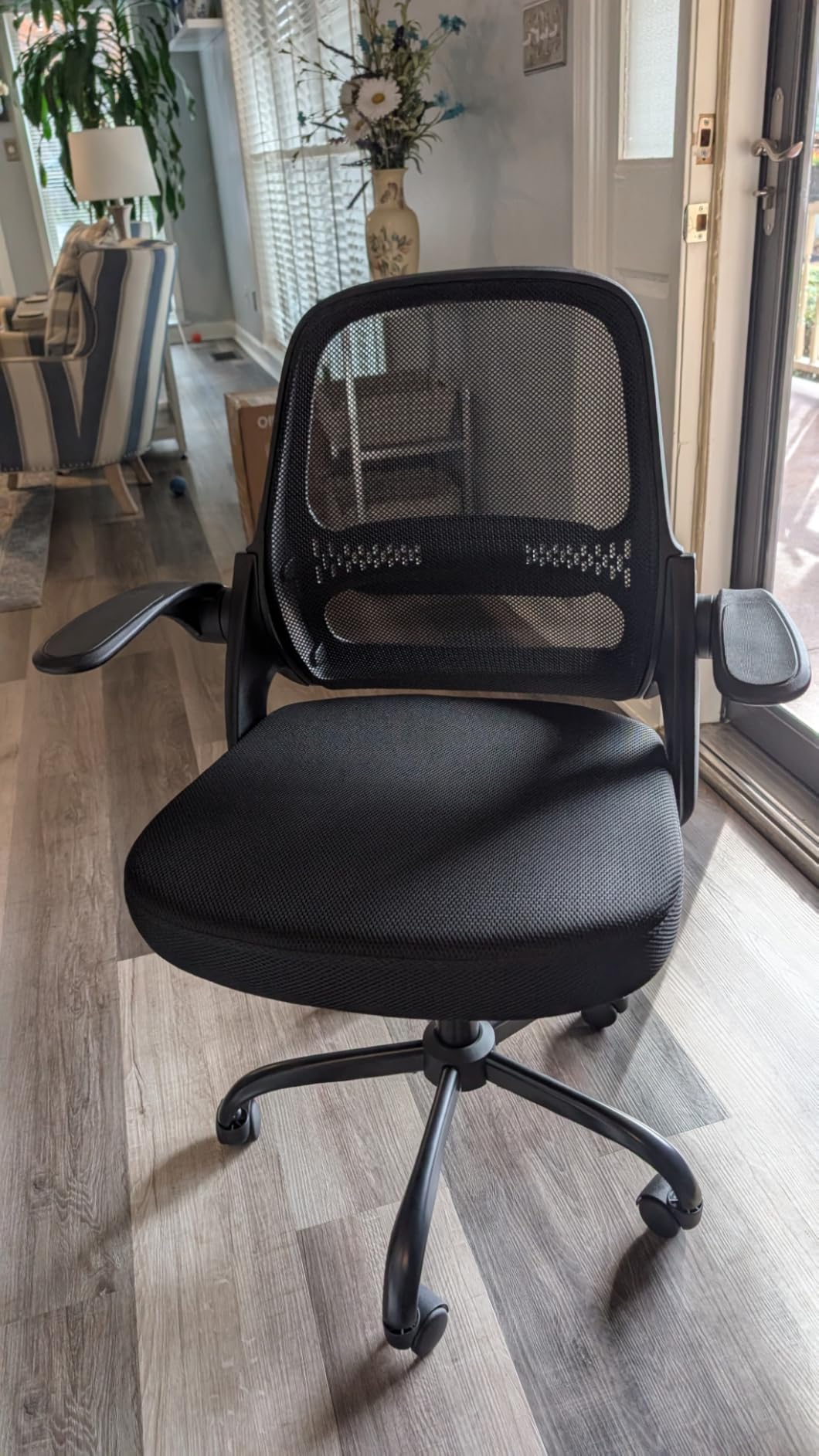 amseatec Ergonomic Mesh Office Chair for Home Office, Flip-Up Arms, Breathable Mesh Back & Thick Seat Cushion, Swivel Rolling Computer Desk Chair, BIFMA Certified, Supports 300 lbs - Customer Photo 2