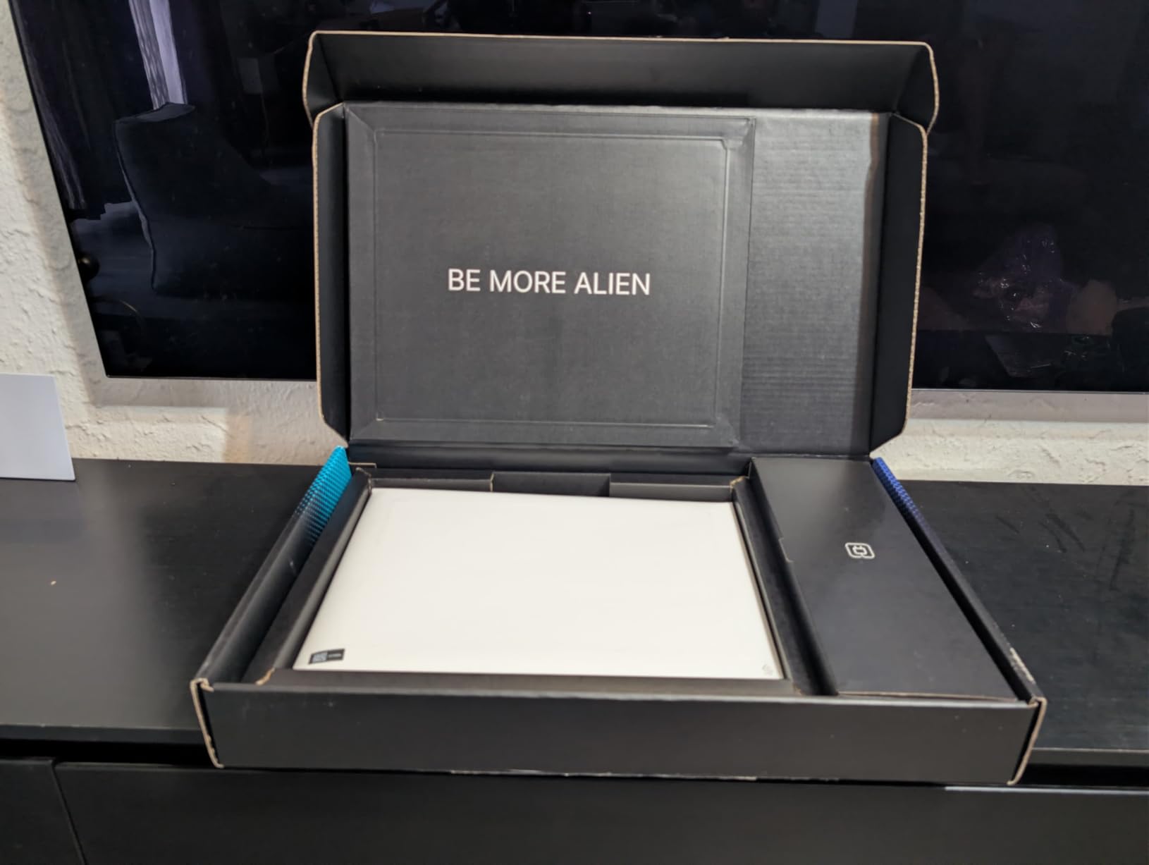 Alienware 16 Aurora Laptop AC16250-16-inch 16:10 WQXGA Display, Intel Core 7-240H Series 2, 16GB DDR5 RAM, 1TB SSD, NVIDIA GeForce RTX 5060 8GB GDDR7, Windows 11 Home, Onsite Service - Blue - Customer Photo 1