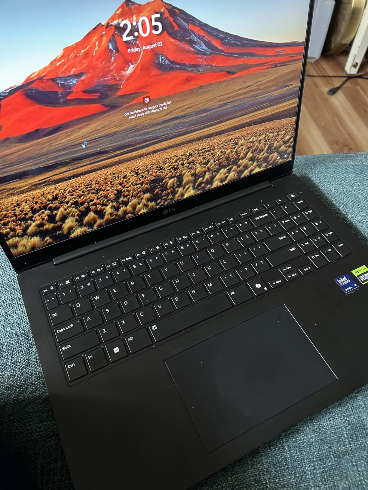 LG gram Pro 17-inch Lightweight Laptop Computer, Intel Evo Edition Powered by Intel Core Ultra7 255H Processor, NVIDIA RTX5050, Windows 11 Home, 16GB RAM, 1TB SSD, Black - Customer Photo 2