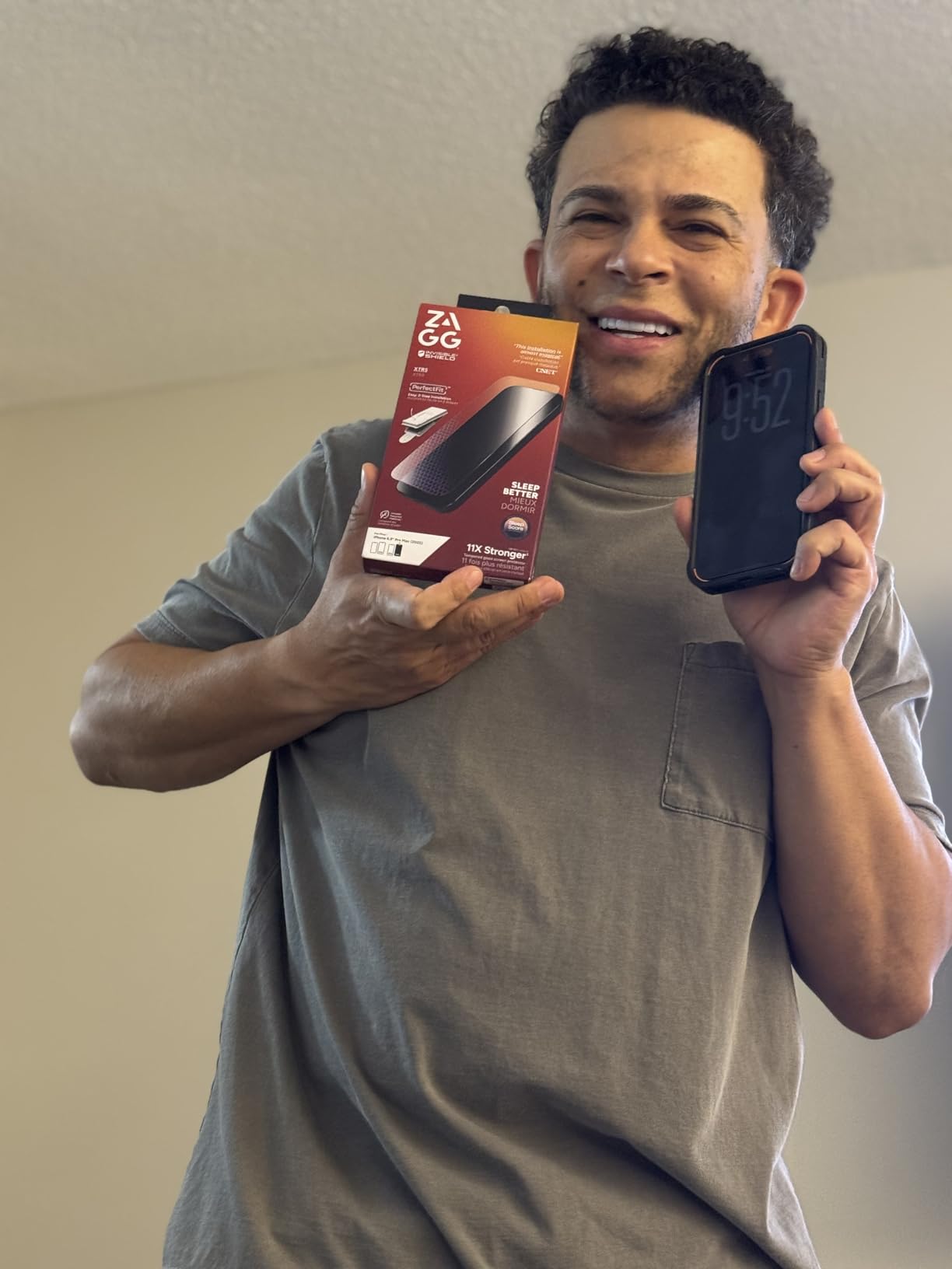 ZAGG Glass Elite Privacy Screen Protector for iPhone 17 Pro Max - 5X Stronger Tempered Glass, ClearPrint Technology for Smudge Free Clarity, Smooth Feel, Full Coverage, InvisibleShield, Easy Two-Step Installation - Customer Photo 2