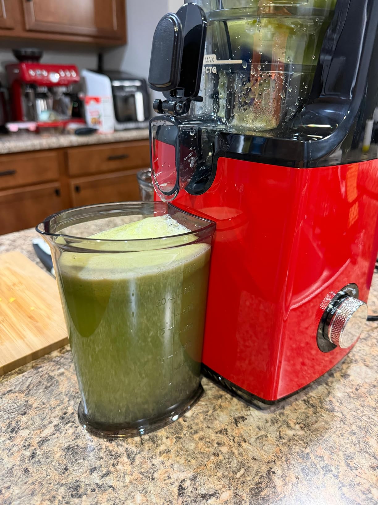 Fretta Cold Press Juicer,Juicer Machines Vegetable and Fruit,Masticating Juicer with 5.3'' Large Feed Chute fit Whole Fruits,BPA-Free, Reverse Function,Durable Stainless Steel Body,250W Quiet Motor - Customer Photo 2