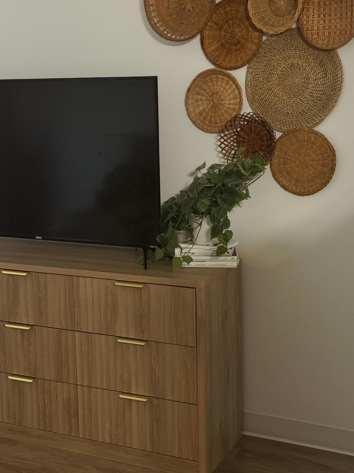 TEENFON Fluted Dresser for Bedroom with 9 Drawers, 63