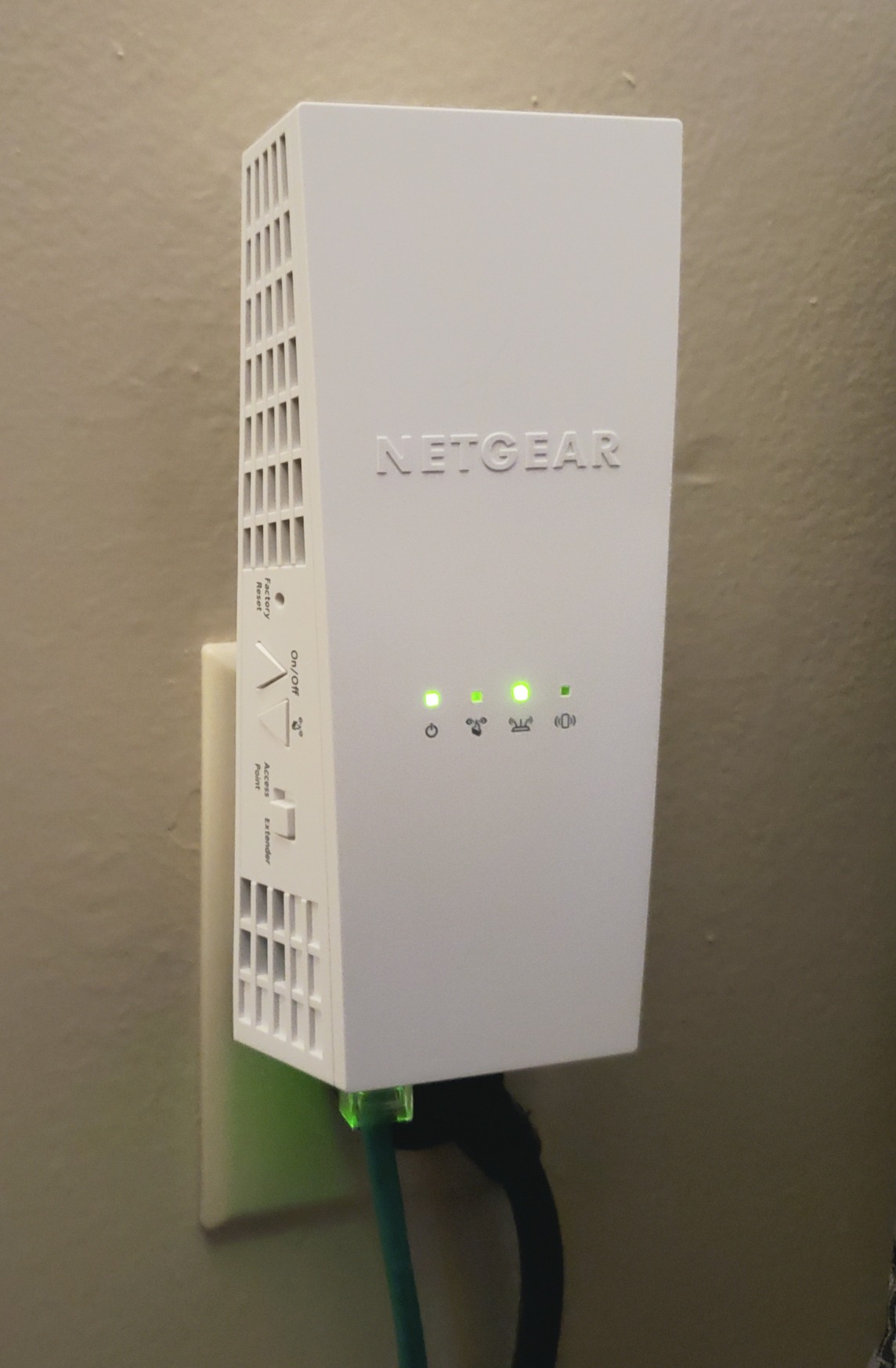 NETGEAR WiFi 7 Range Extender (EXS27) – Add up to 1,500 sq. ft. and 45 Devices with BE5000 Dual-Band Wireless Signal Booster & Repeater (up to 5 Gbps Speed), WPA3 Security, Smart Roaming - Customer Photo 2