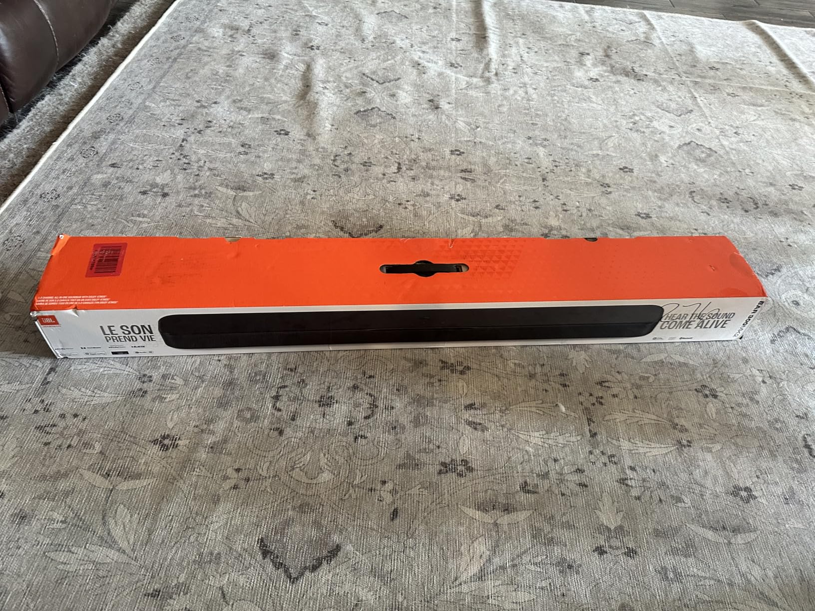 JBL Bar 300MK2-5.0 Channel All-in-one soundbar with Dolby Atmos, MultiBeam 3.0 & PureVoice 2.0, Easy Sound Calibration - Customer Photo 2