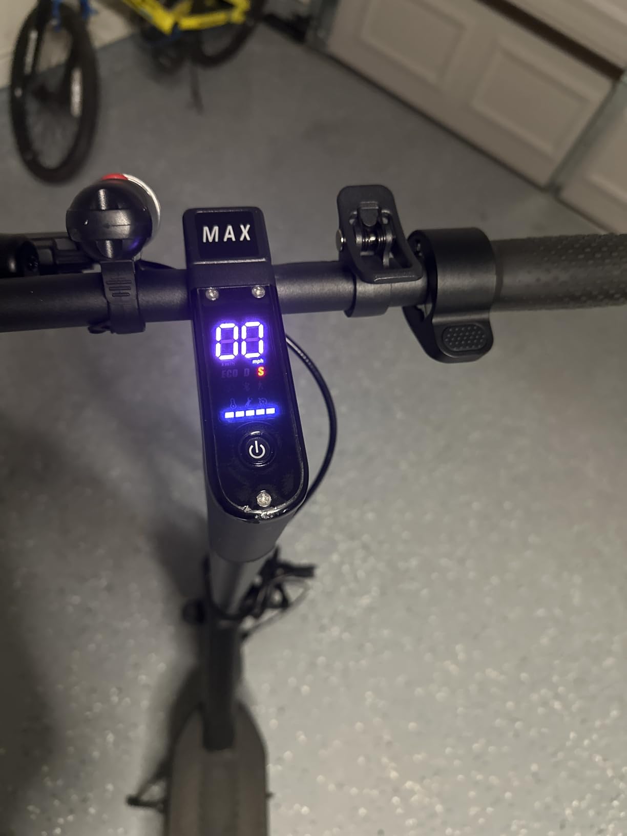 VOLPAM 10 Inches Electric Scooter, Dual Suspension, 21 MPH Top Speed, 500W Powerful Motor, 28 Miles Long Range, Dual Braking, Max Load 264 lbs - Customer Photo 1