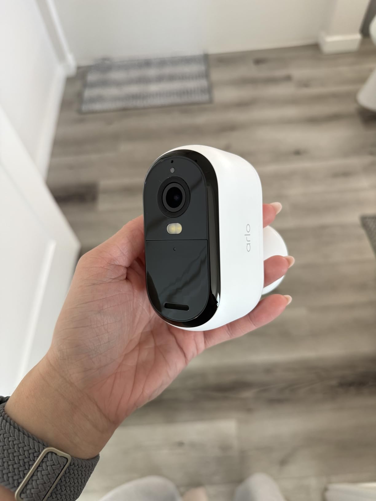 Arlo Essential Security Camera 2K (3rd Gen, 2025 Release) - Wireless Outdoor Camera, Battery Power, Person Recognition, Package Detection, Animated Preview, 1-Month Trial of Secure Plan, 3 Cam Kit - Customer Photo 2