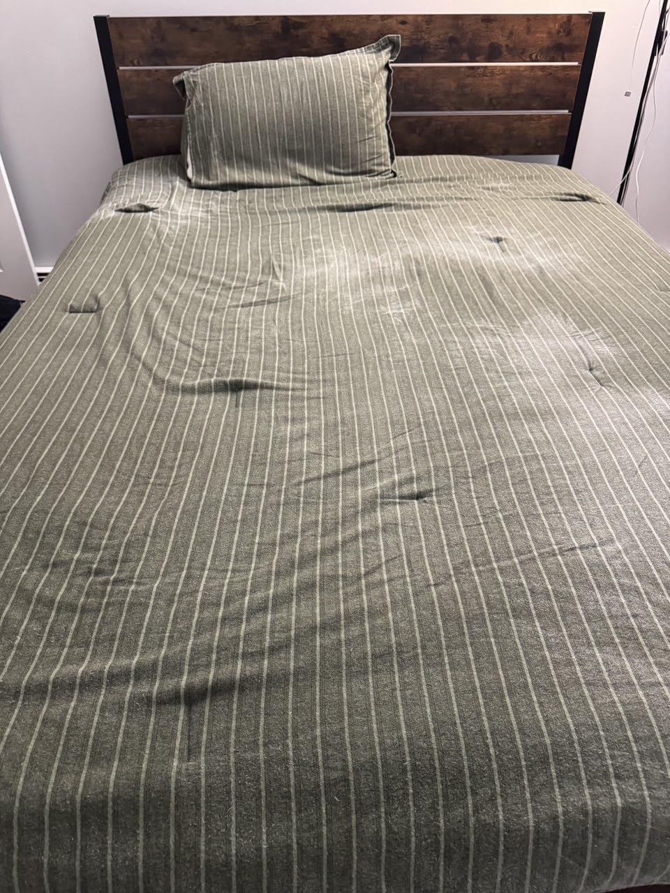 Emerspring Queen Mattress 12 Inch Hybrid Memory Foam Mattress in a Box with Individual Pocket Innerspring for Motion Isolation & Pressure Relief, Edge Support, Medium Firm - Customer Photo 2