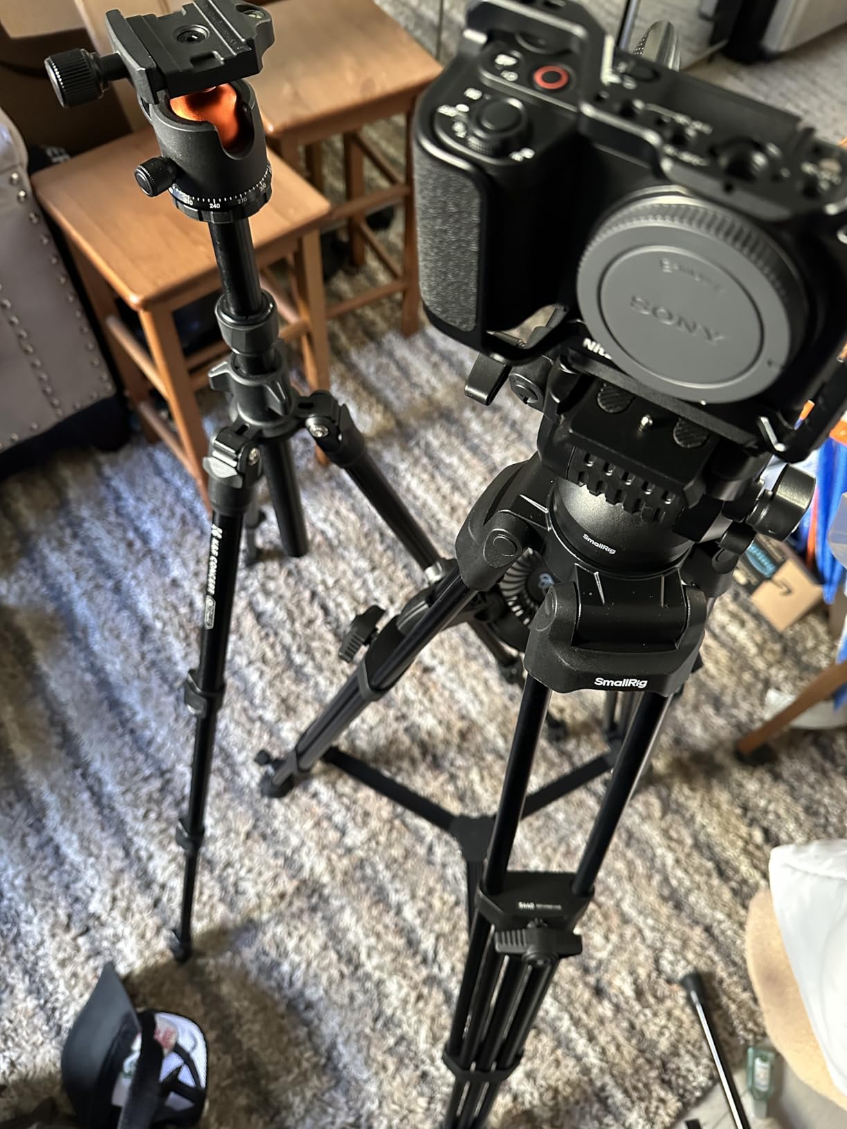 SMALLRIG 73''/186cm Heavy Duty Aluminum Alloy Video Tripod, Max Load 8kg (18lbs), Fluid Head with +85 to -78 Tilt Range, AD-14-5440 customer photo 2
