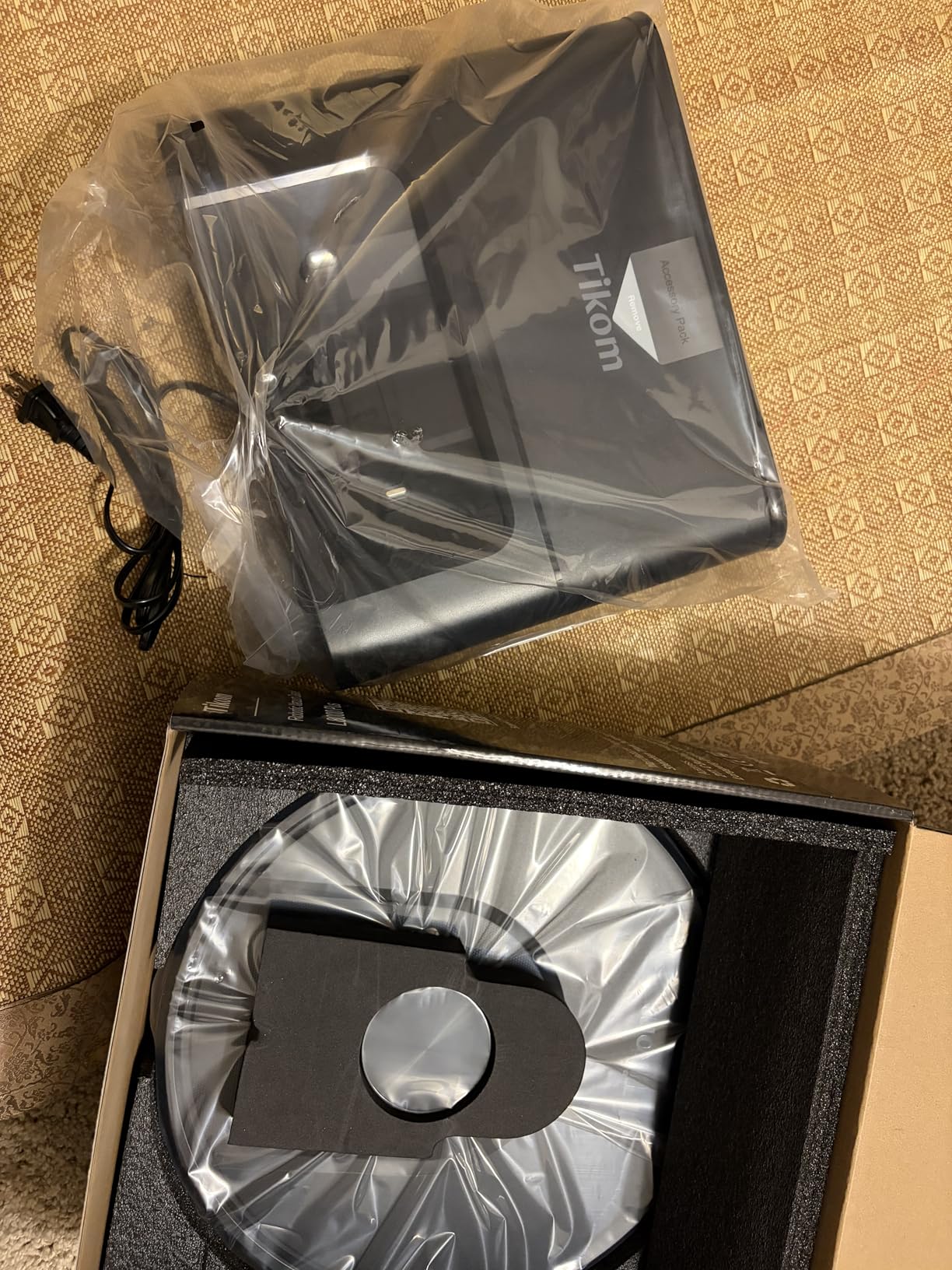 Tikom Robot Vacuum and Mop, 6000Pa Robotic Vacuum Cleaner with Self-Emptying Base, 90 Days Capacity, LiDAR Navigation, Home Mapping, Ideal for Pet Hair, Hard Floors, Carpet (L8000 Plus) - Customer Photo 1