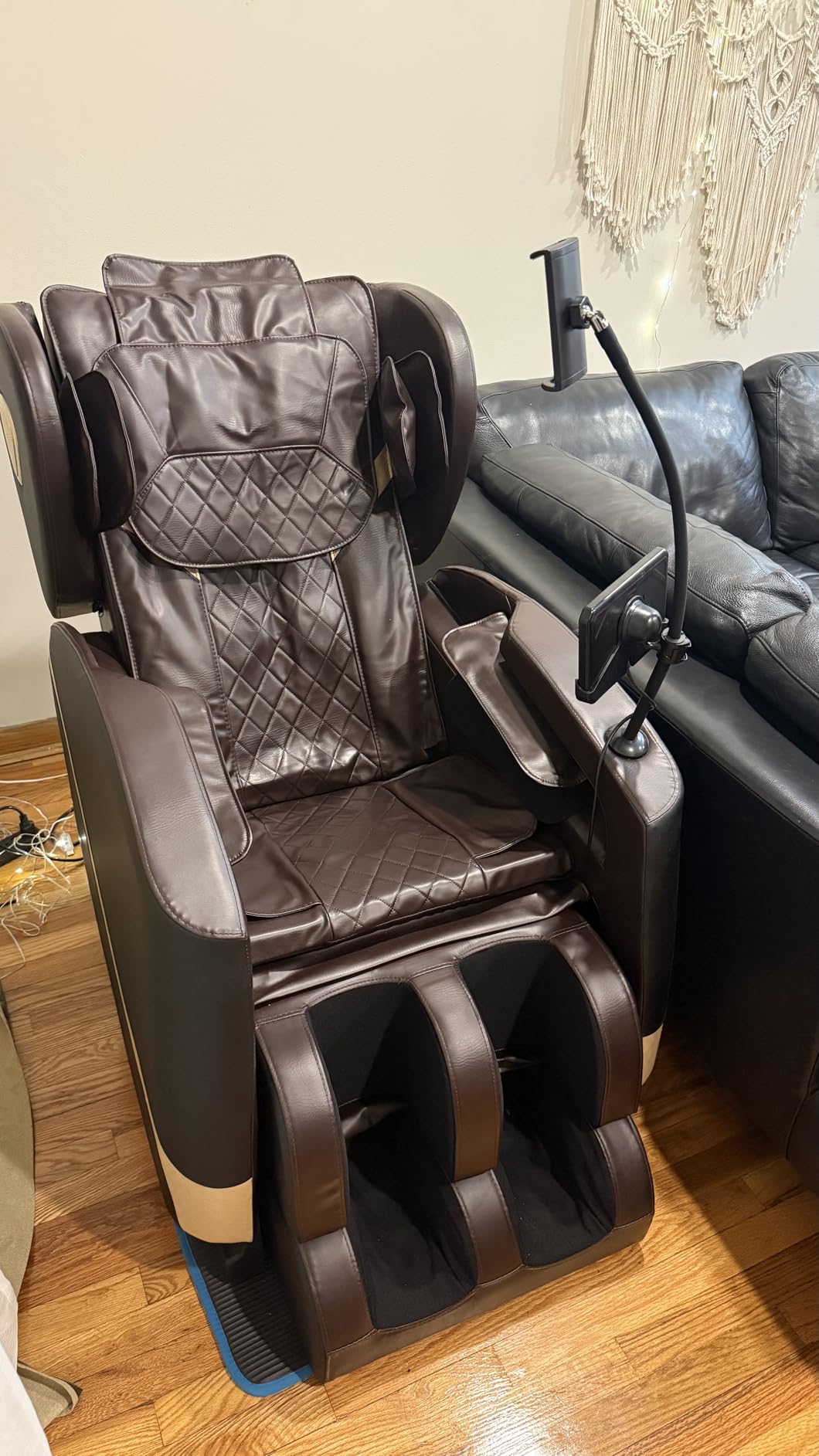 FURNIMAT 2025 Massage Chair Full Body, Zero Gravity Massage Chair with 10 Fix Rollers, Heating, Foot Massage, Auto Modes, Bluetooth Speaker, Touch Screen Controller (Upgraded Version) - Customer Photo 2