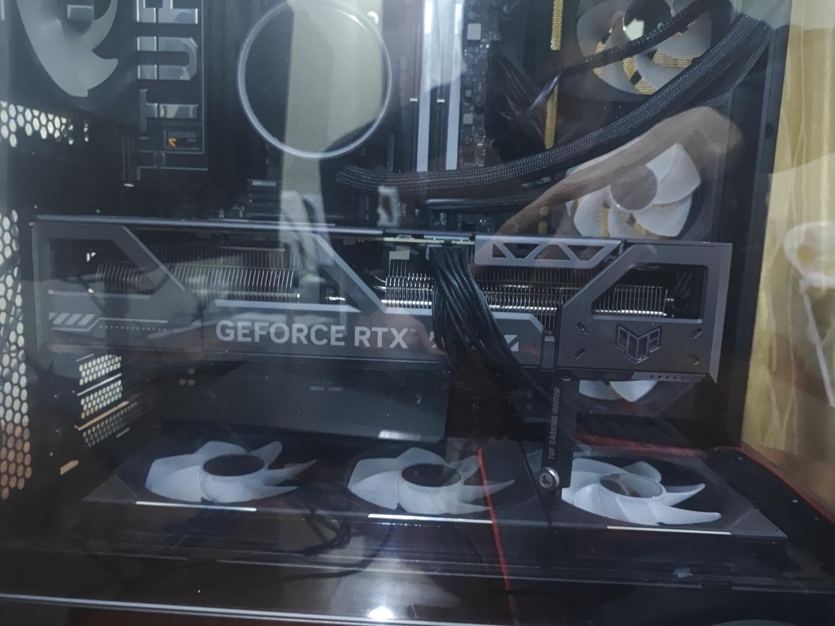 ASUS ROG Astral GeForce RTX 5080 16GB GDDR7 White OC Edition - Quad-Fan Graphics Card Delivering unprecedented Airflow and air Pressure for Optimal Performance - Customer Photo 1